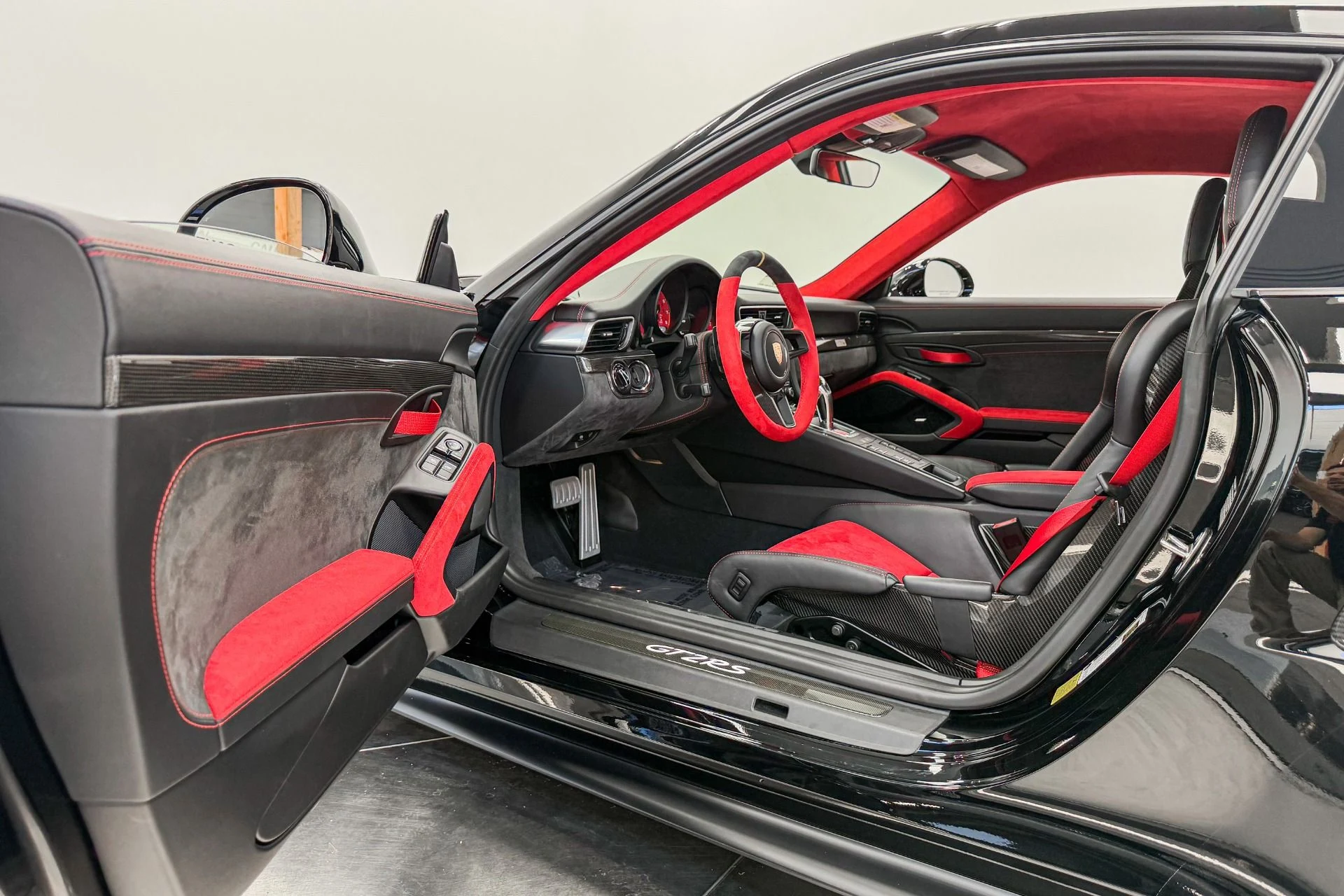 mph020_3087389428_Used_2018_Porsche_911_GT_2_RS_Very_Low_Miles_Weissach_Extended_Leather_Carbon_Buckets_1782240974_c04afa6937