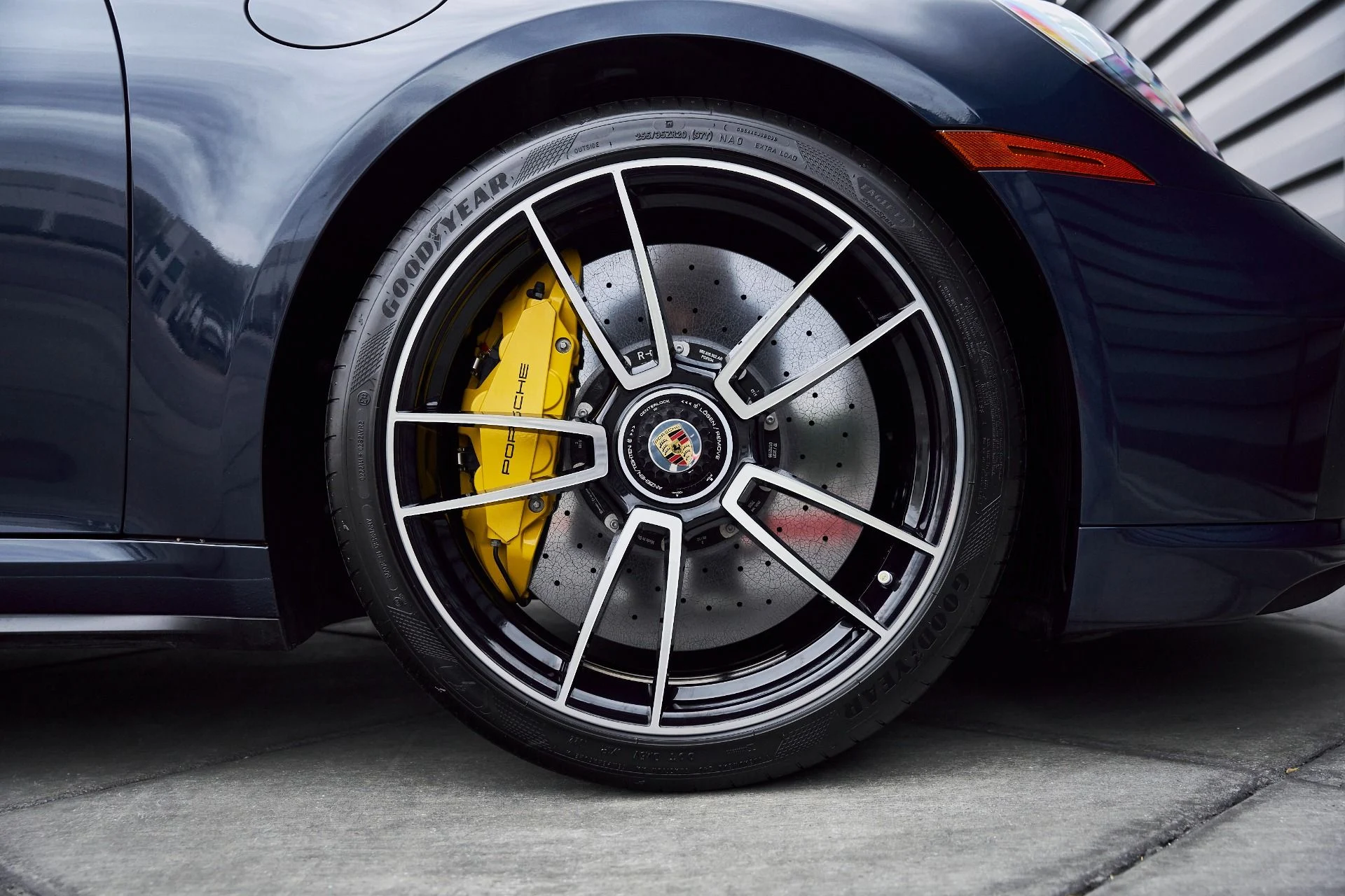 mph020_3091890551_Used_2021_Porsche_911_Turbo_S_1767217420_5b249d50f2