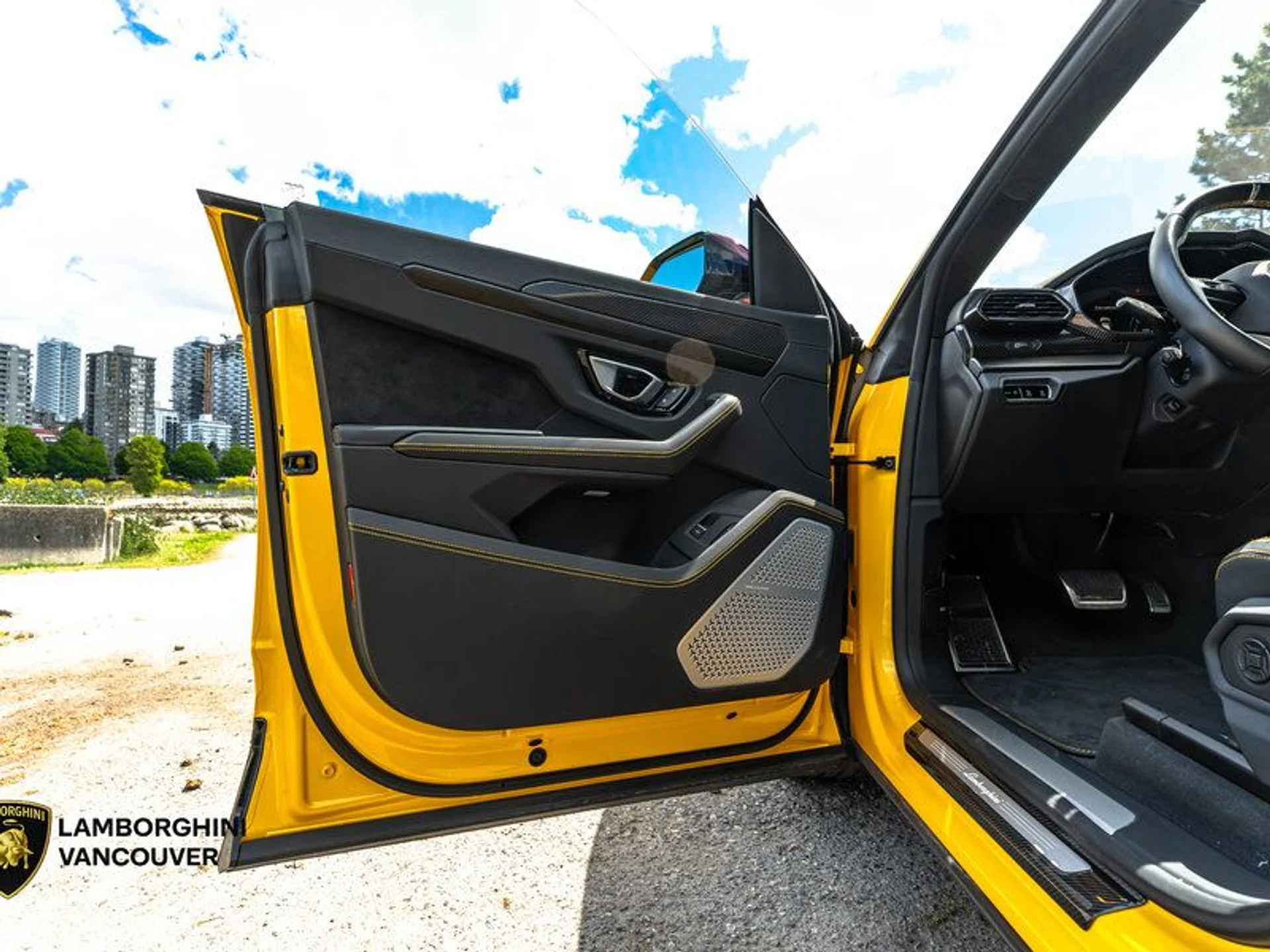 mph020_3099104076_38088919_05548_2024_lamborghini_urus_021_4cefc1e257