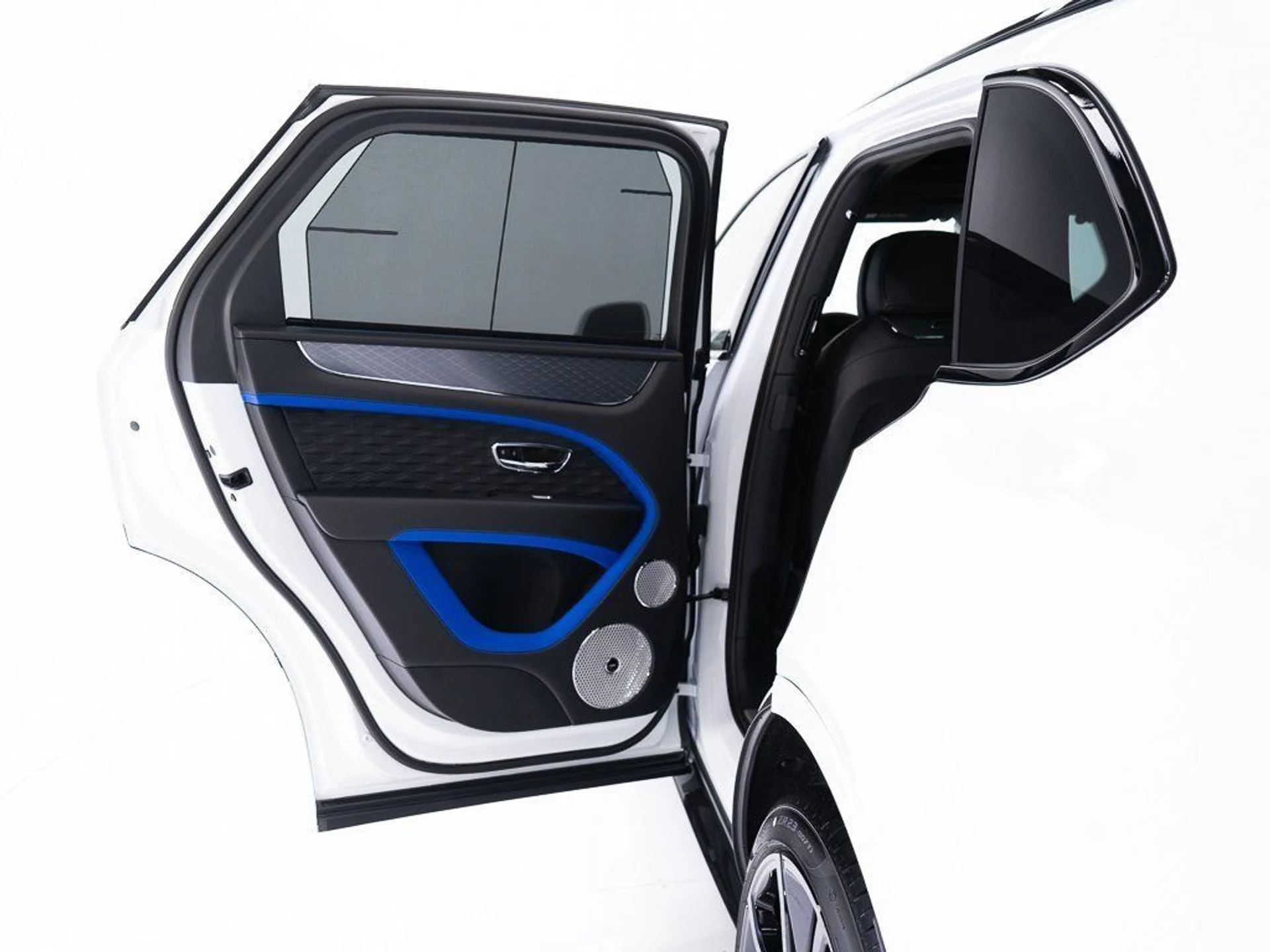 mph020_3099995943_54b2e2b7cec9394f60f89f38d8baac10_81dc8b26c4