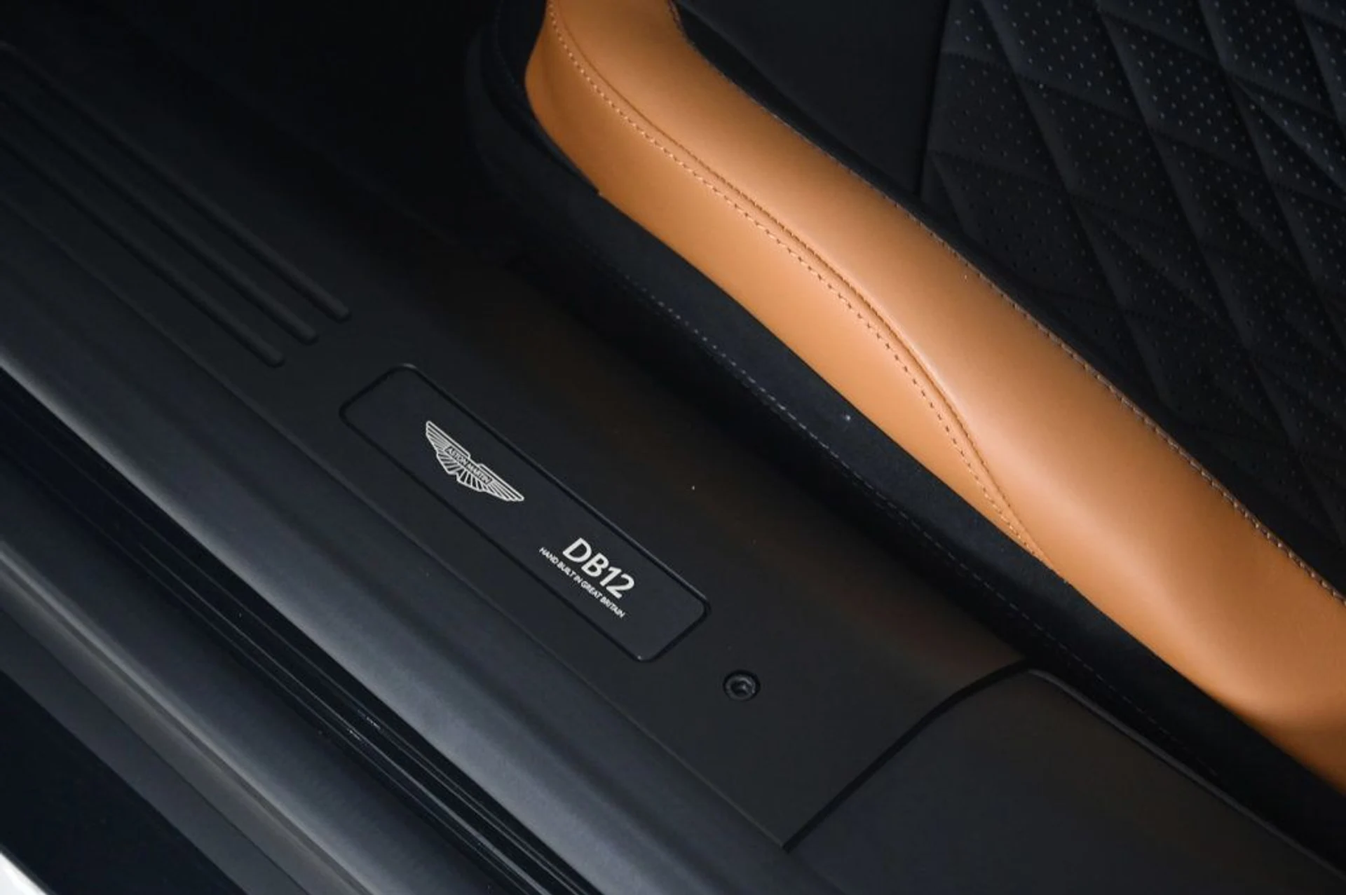 mph020_3100176204_new_2026_aston_martin_db12_11350_22934456_20_1024_4304bf7573