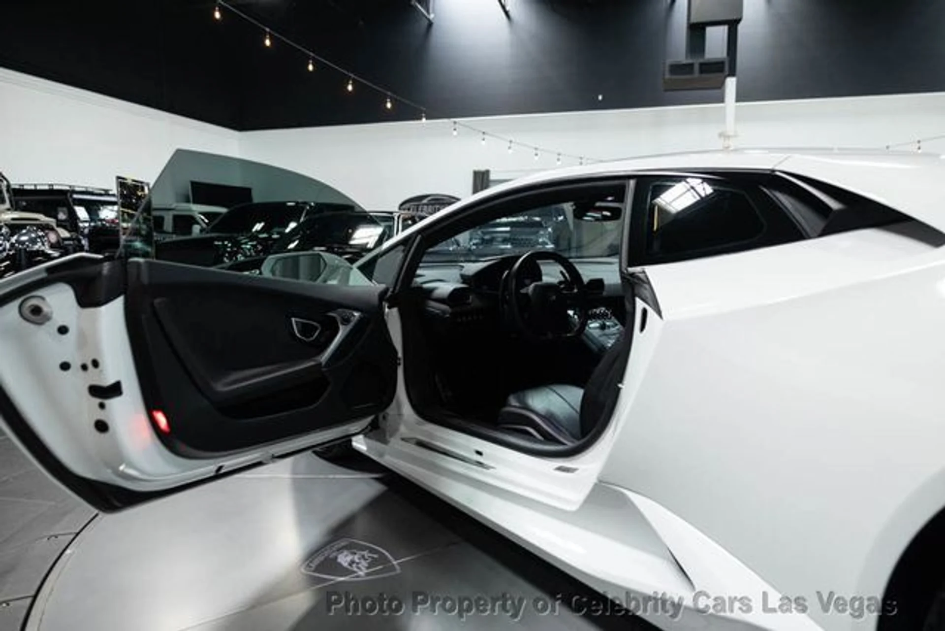 mph020_3105922504_used_2019_lamborghini_huracan_lp5802_9707_22868387_25_640_f3e77585bc
