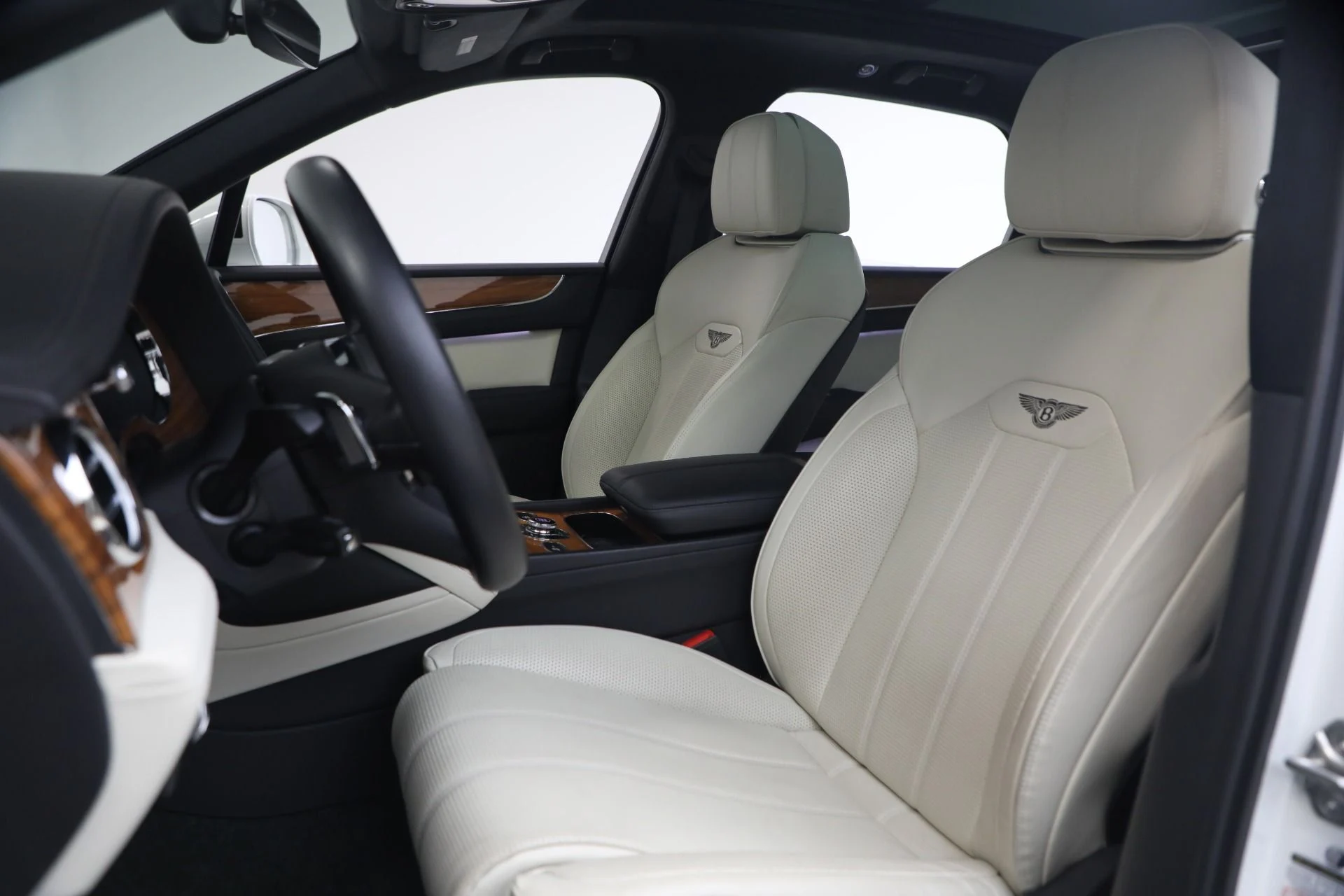 mph020_3108400493_Used_2023_Bentley_Bentayga_V8_1770421584_2889f29de6