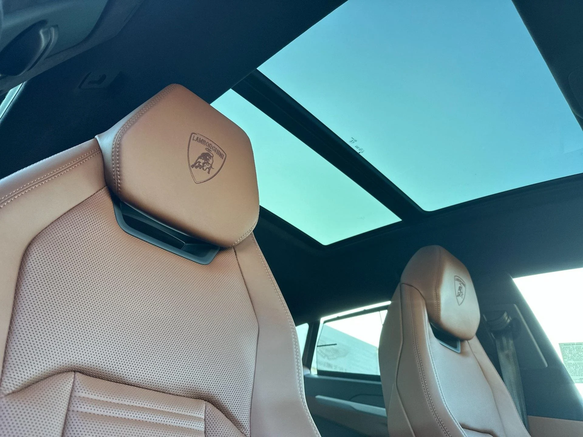 mph020_3108712606_New_2025_Lamborghini_Urus_SE_1765357687_ba476ed2ae