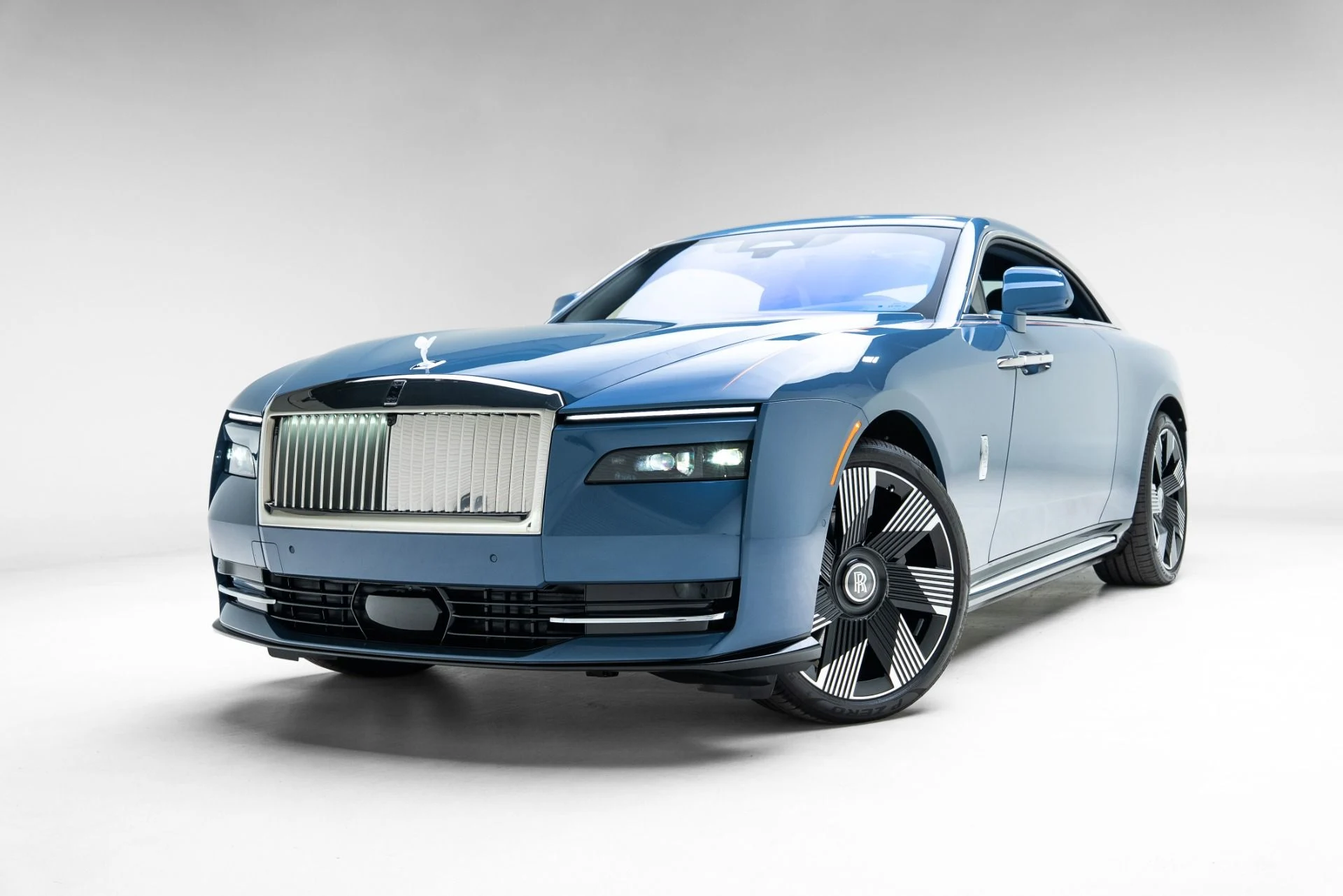 mph020_3110078935_Used_2024_Rolls_Royce_Spectre_1775065047_f201d03313