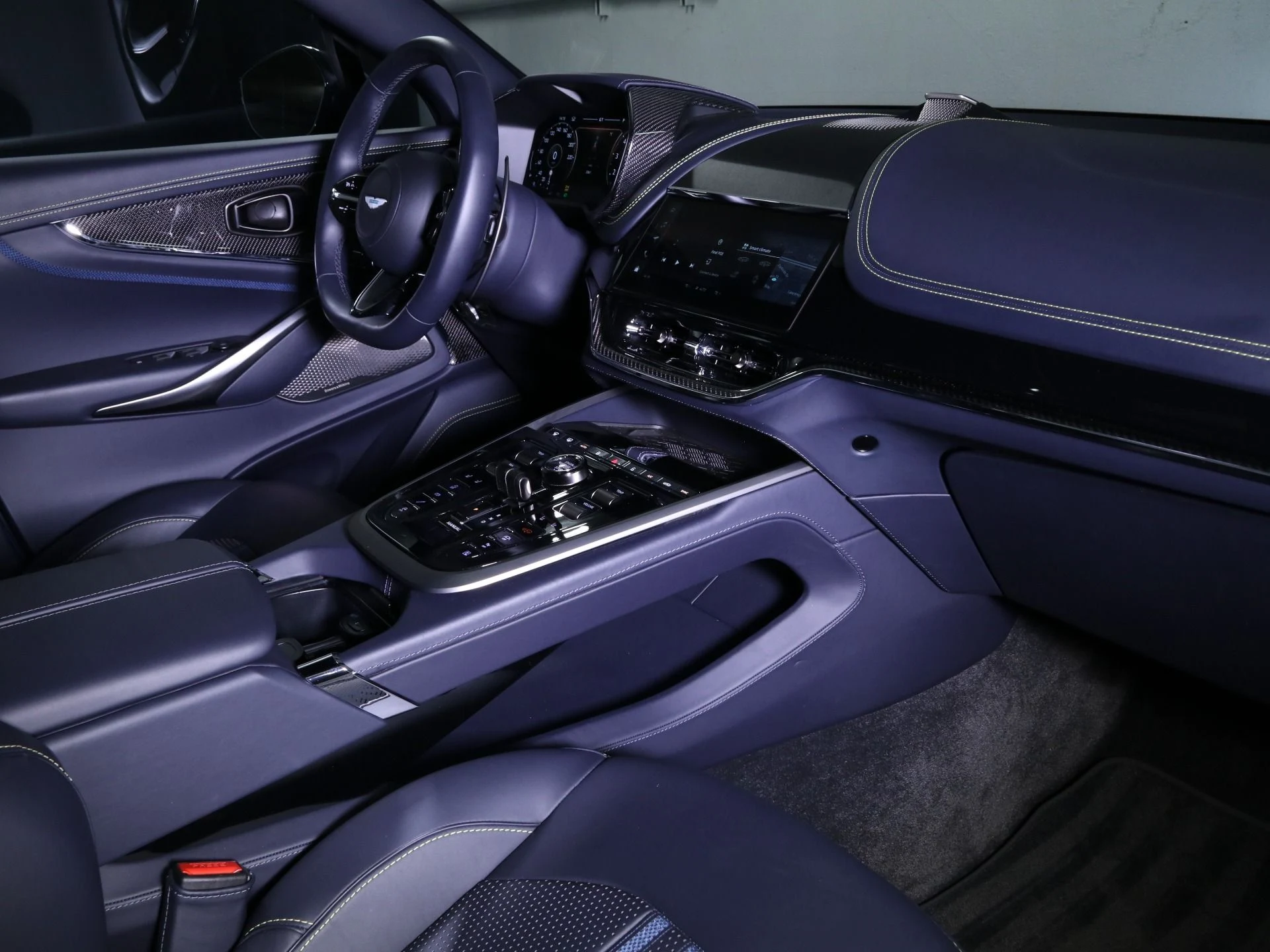 mph020_3126304370_New_2025_Aston_Martin_DB_12_1758482784_6a9b299829