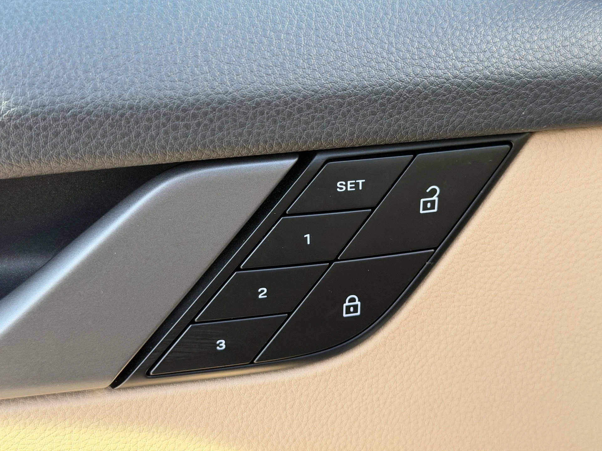 mph020_3130280230_ded695103d0f67cbf1b437e90d6d398ex_487dc3160a