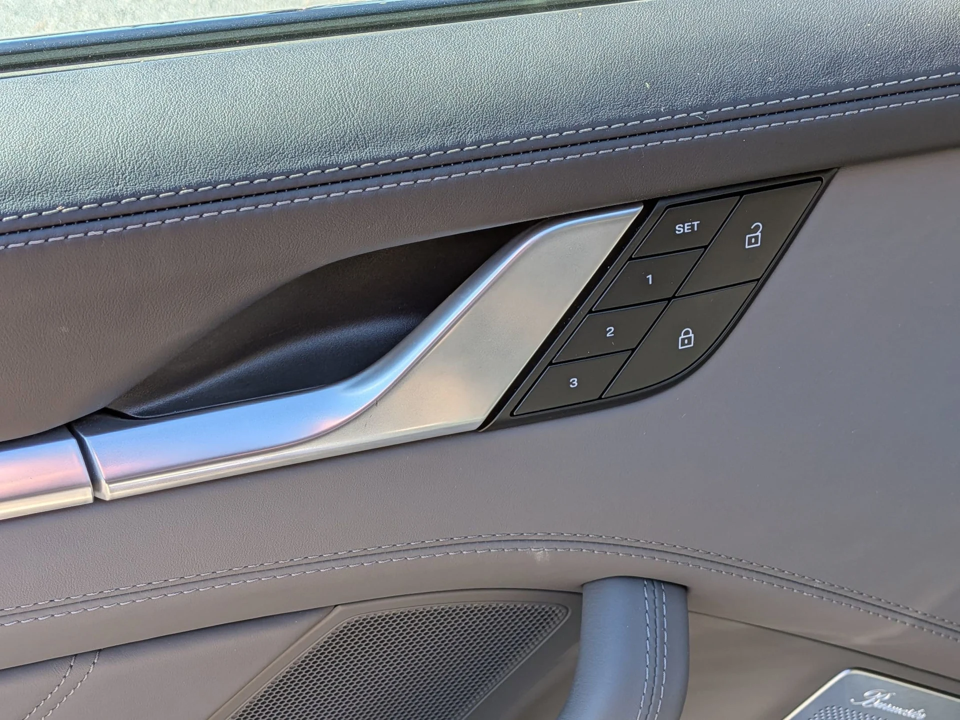 mph020_3131055585_9b7806a62a3a975151f9d2479c15ebc4x_bca6437a59