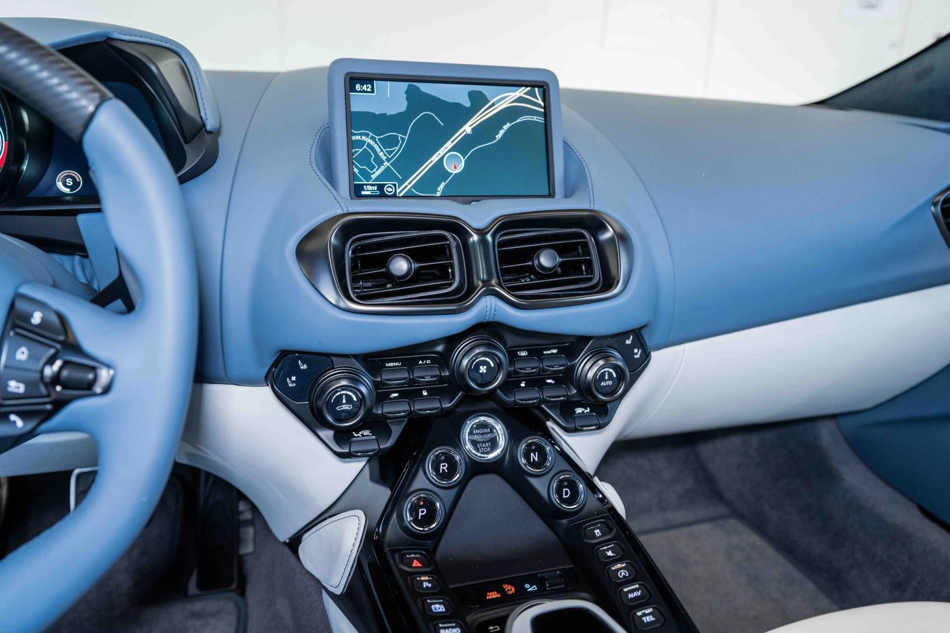 mph020_3132396526_Used_2023_Aston_Martin_Vantage_V8_Coupe_1699283559_231e061562