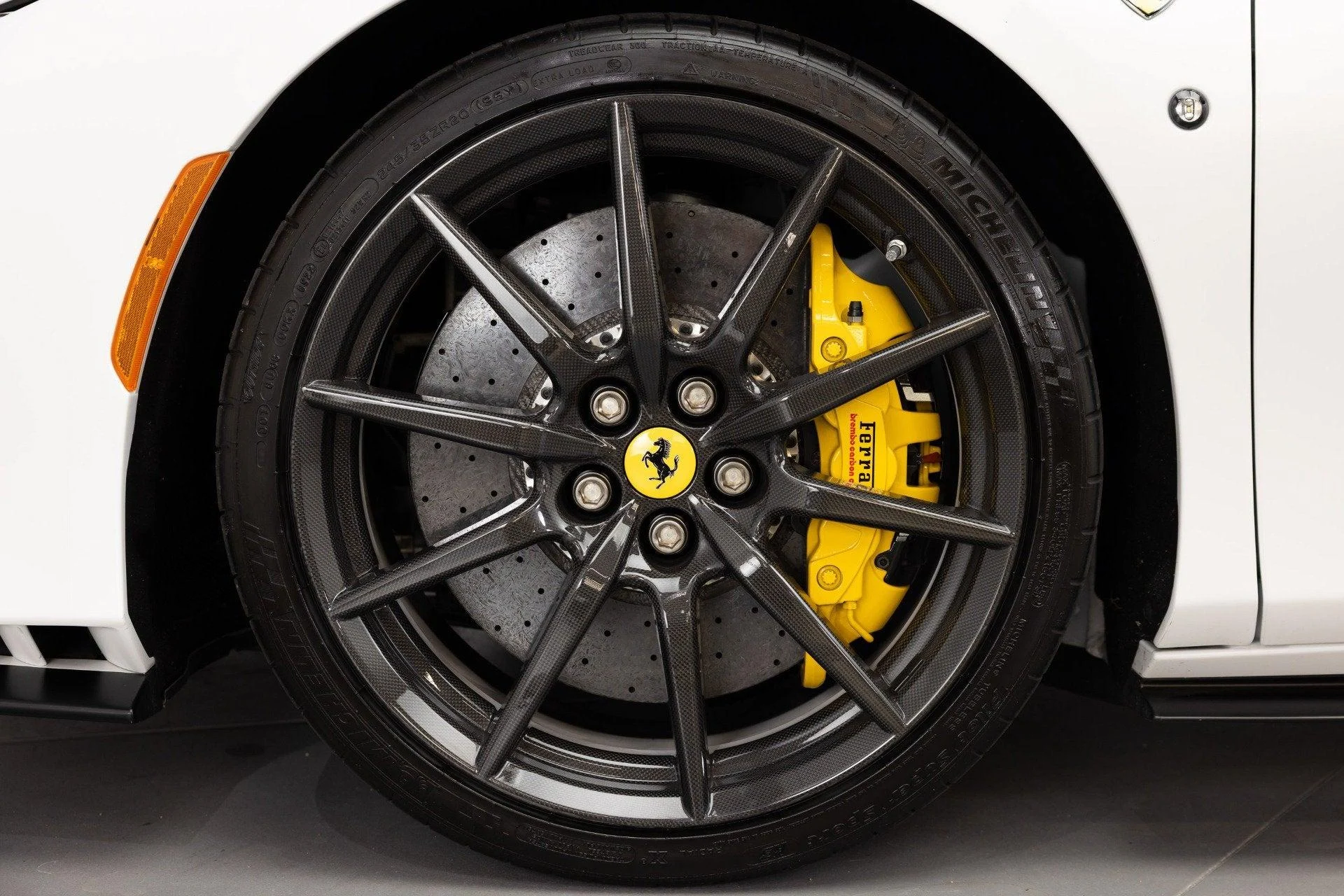 mph020_3136012050_Used_2022_Ferrari_F8_Spider_1789652689_ec4dcb0ea4
