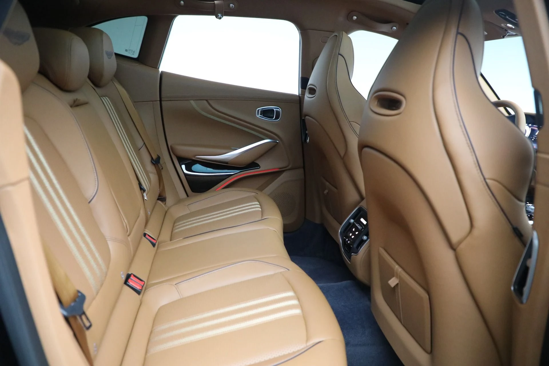 mph020_3144567334_New_2025_Aston_Martin_DBX_707_8138483088