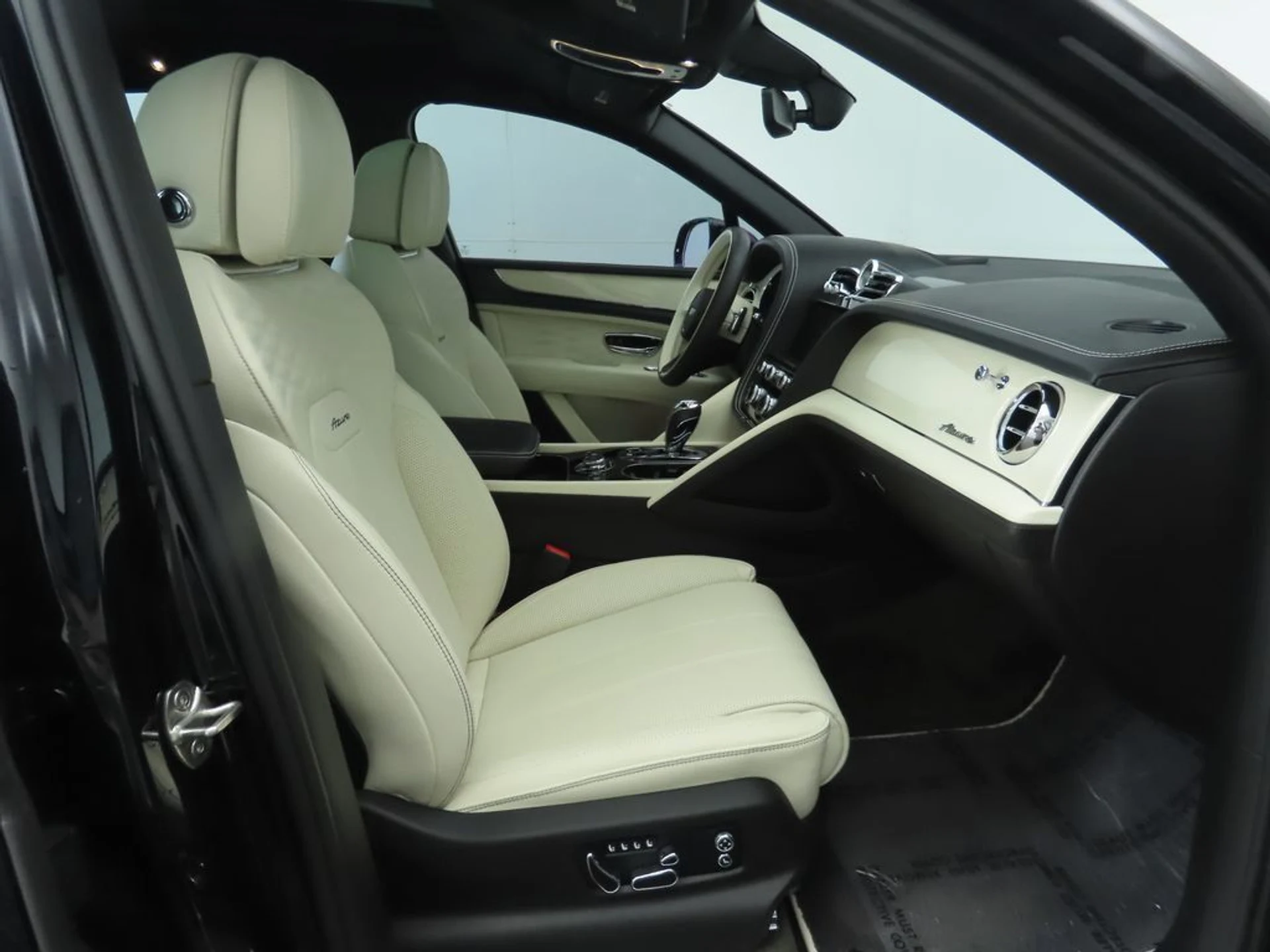 mph020_3149749855_used_2023_bentley_bentayga_ewb_8119_22900823_21_1024_407d1ec1e0