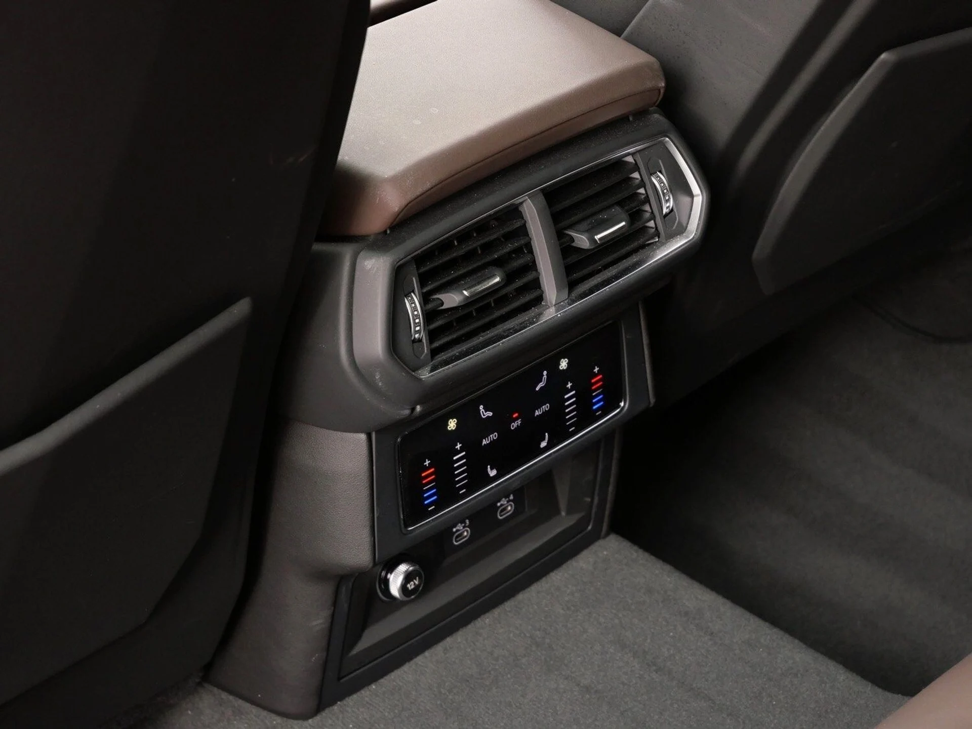 mph020_3150468082_f30356f8dc6877cd50a894c8f9f92569x_e352a89893