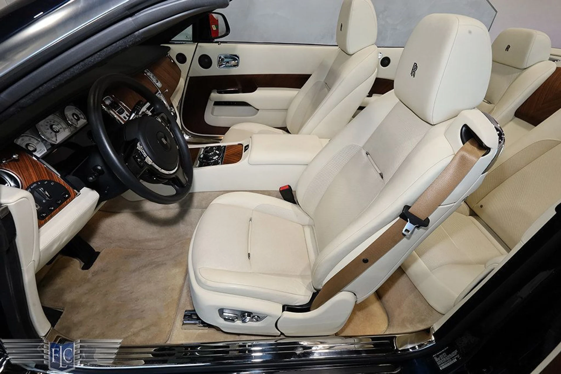 mph020_3156659789_used_2016_rolls_royce_dawn_2drconvertible_9689_23037962_21_1024_27a63685ae