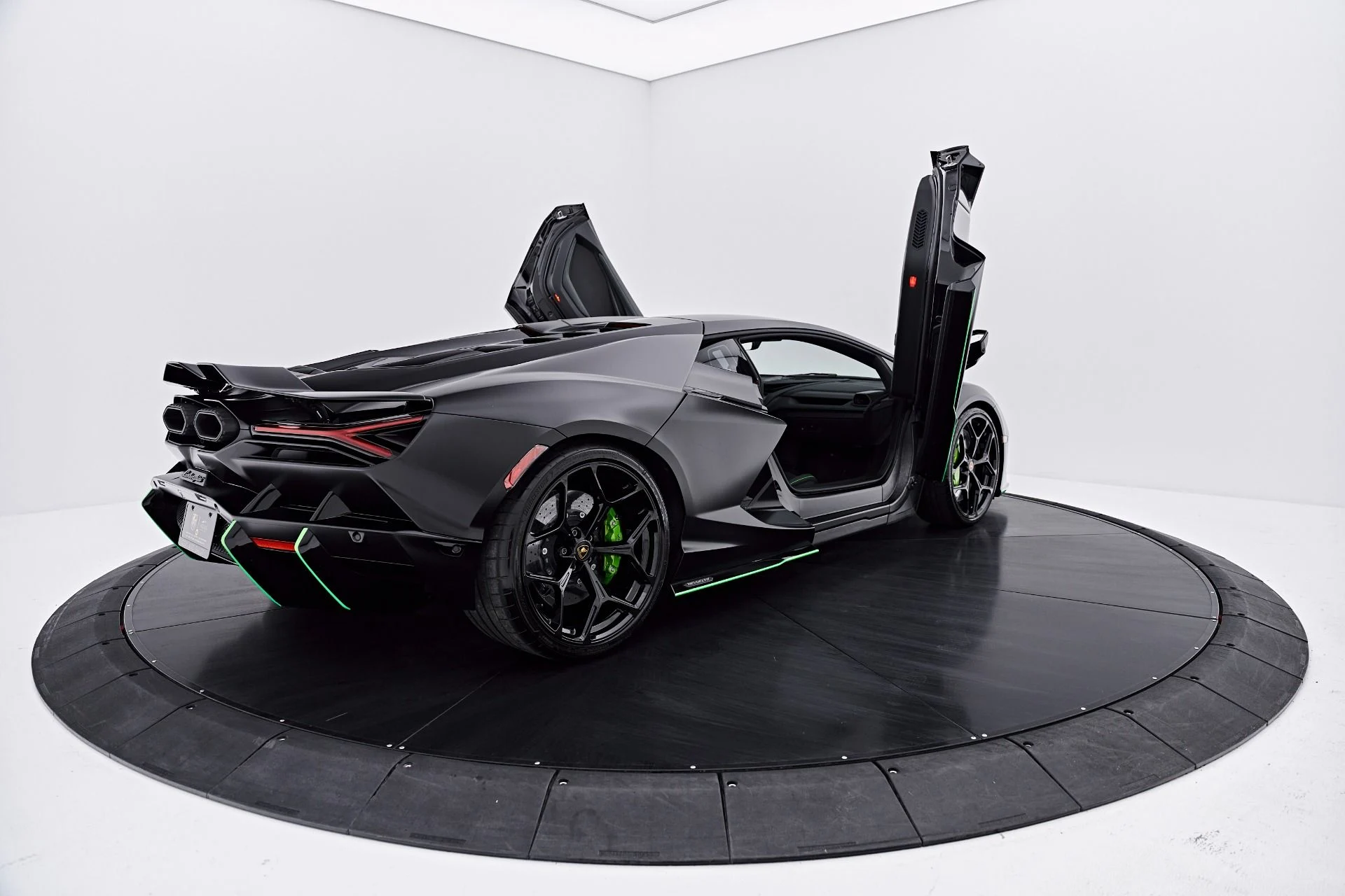 mph020_316704061_Used_2024_Lamborghini_Revuelto_Base_1788040933_c467bb0b07