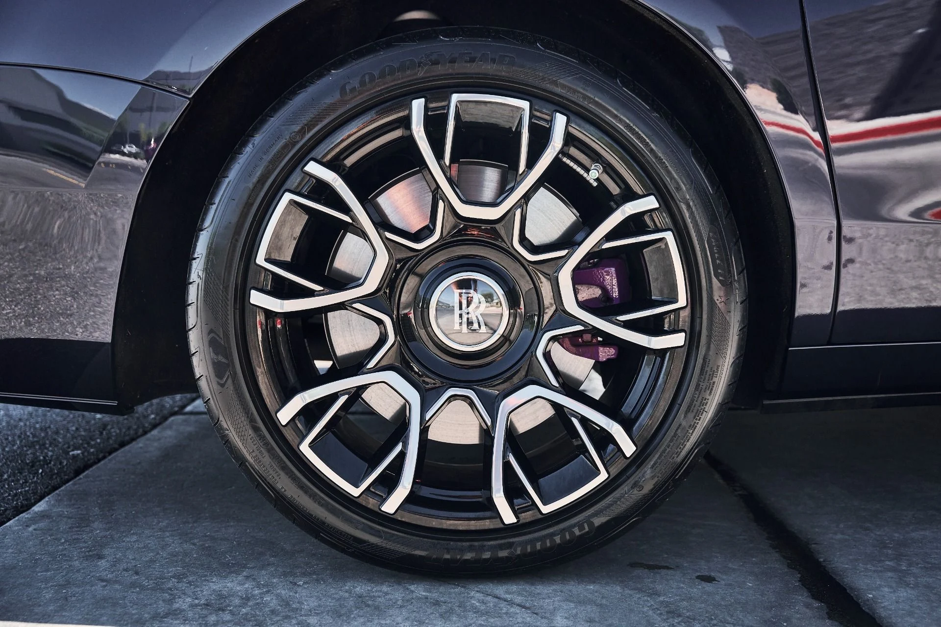 mph020_3171885111_Used_2024_Rolls_Royce_Ghost_Base_1781131221_2c6edb2ee6