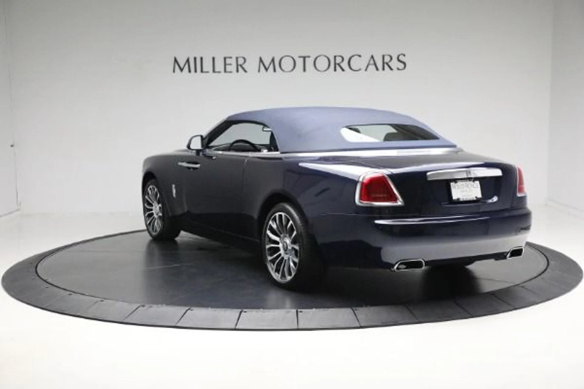mph020_3173087138_Used_2018_Rolls_Royce_Dawn_19a0288e0c
