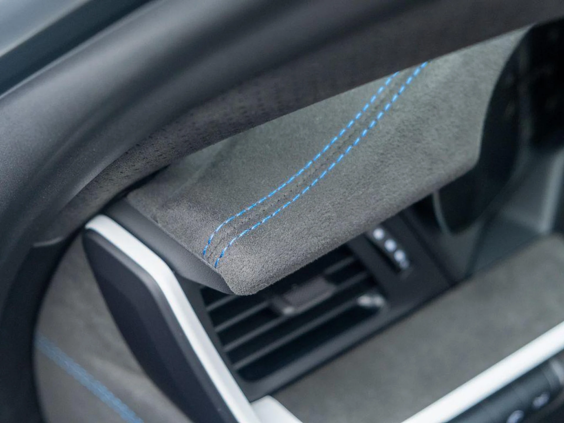 mph020_3177325660_M8_Z4f_Ta9_LV_Ms_QK_Ea_Qz4mi_YK_8g_JA_b27b6f14d3