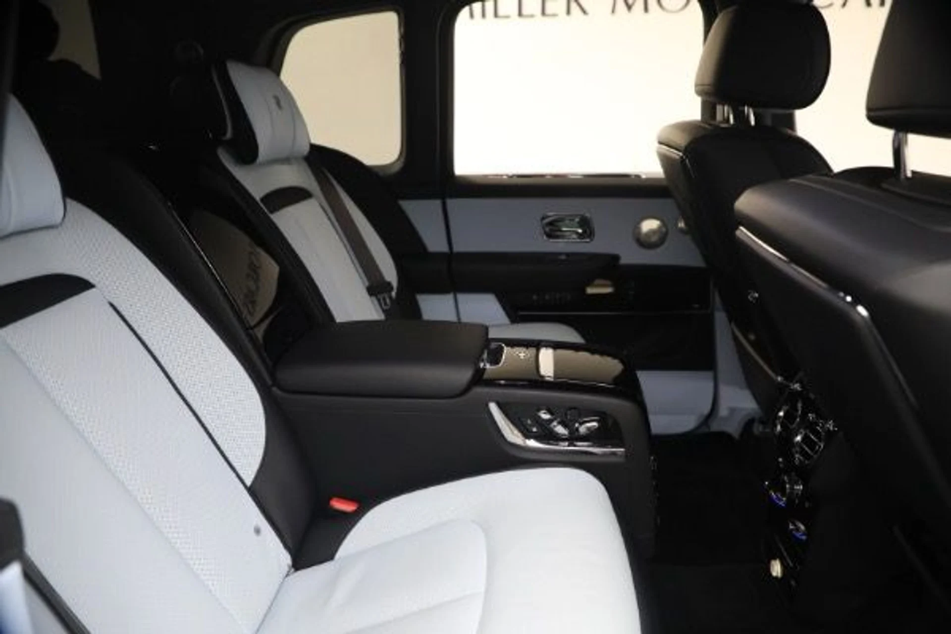 mph020_3182009399_Used_2022_Rolls_Royce_Cullinan_fb9c116572