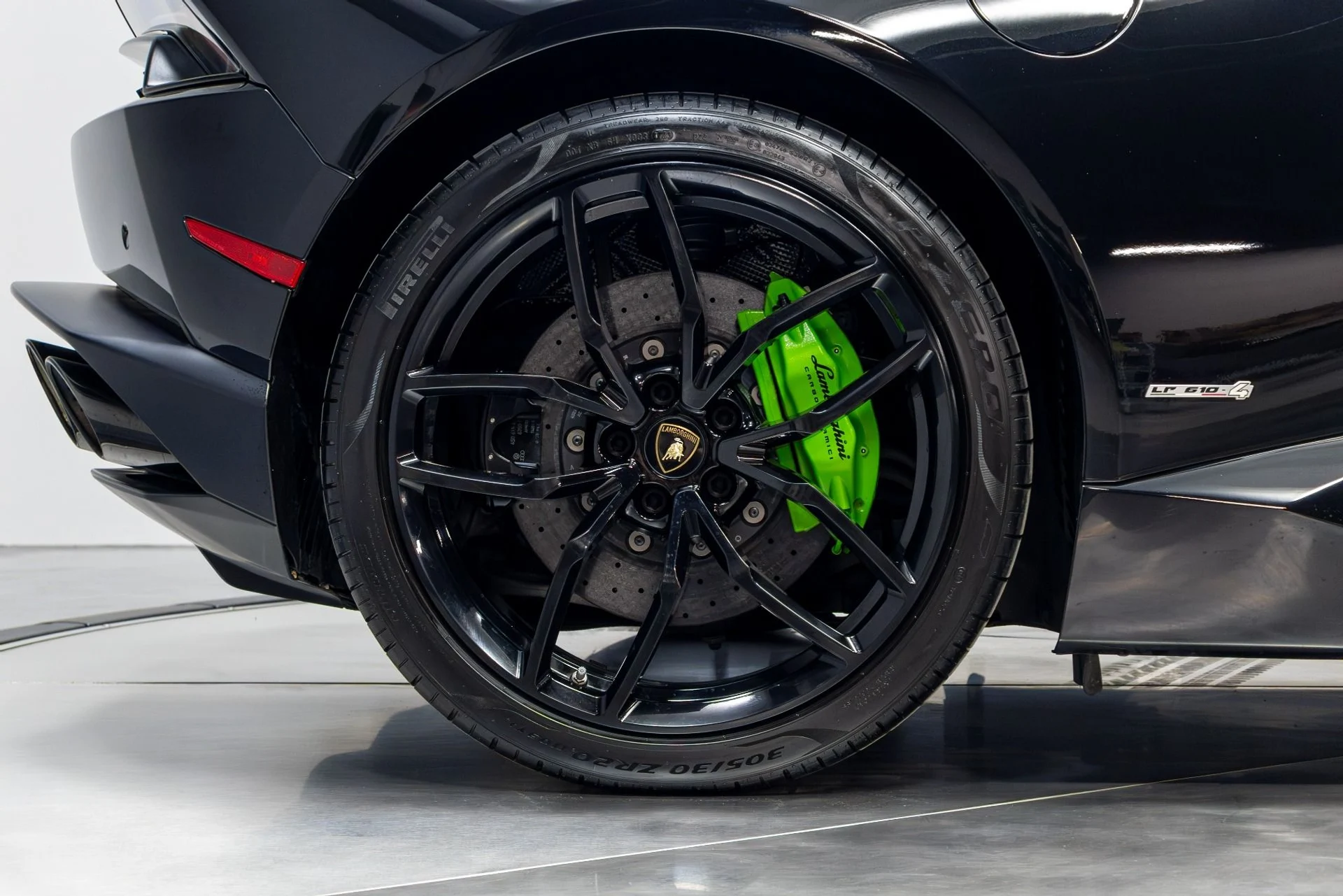 mph020_3229134967_Used_2017_Lamborghini_Huracan_1775865662_2fcce33932