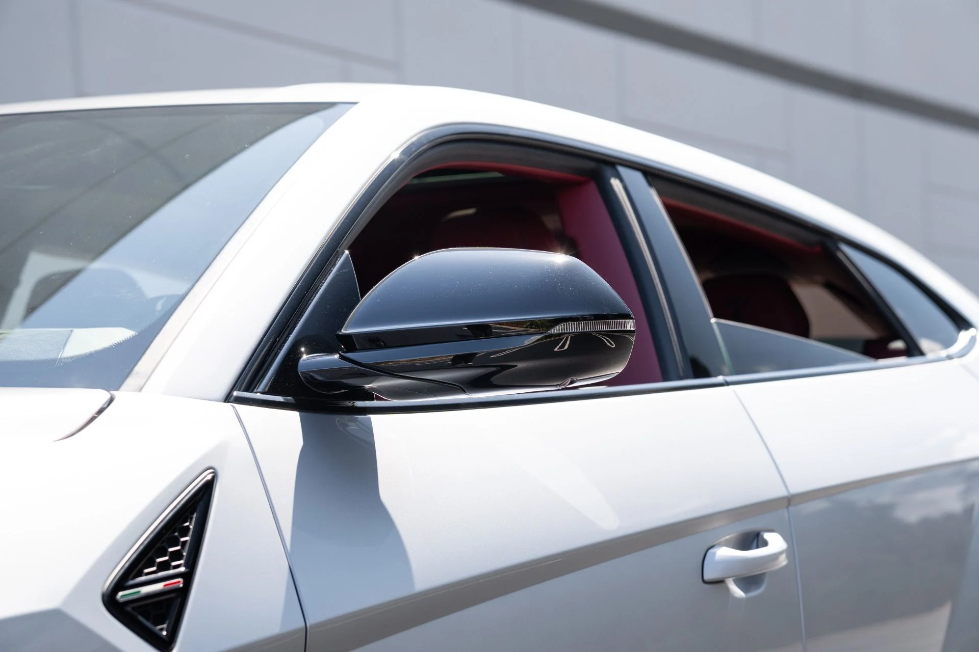 mph020_3238280614_Used_2022_Lamborghini_Urus_1770690392_0c472fc82f