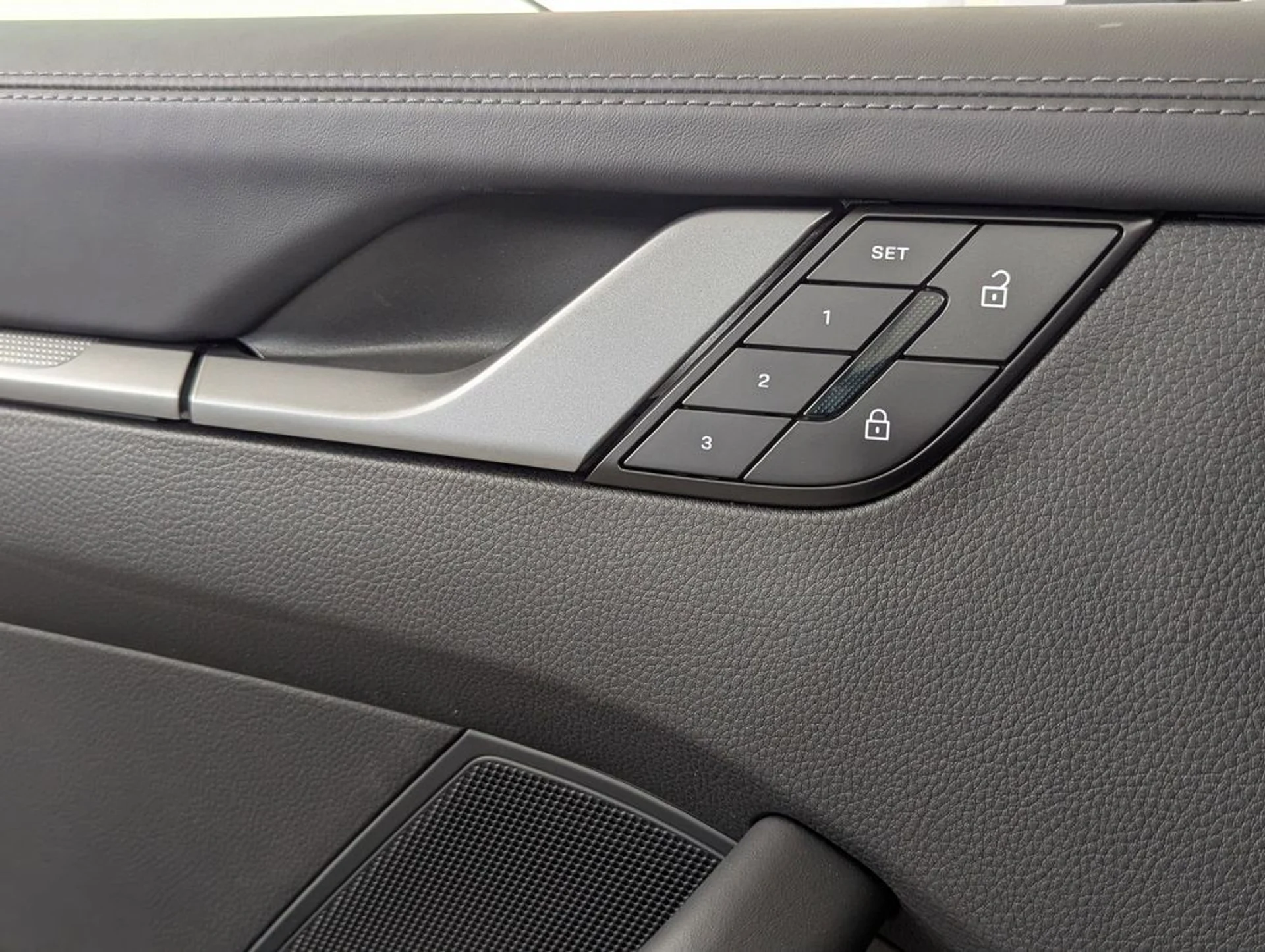 mph020_324441336_6a3b26f258f630c4b387db3d88aa6f8cx_4946e9bd90