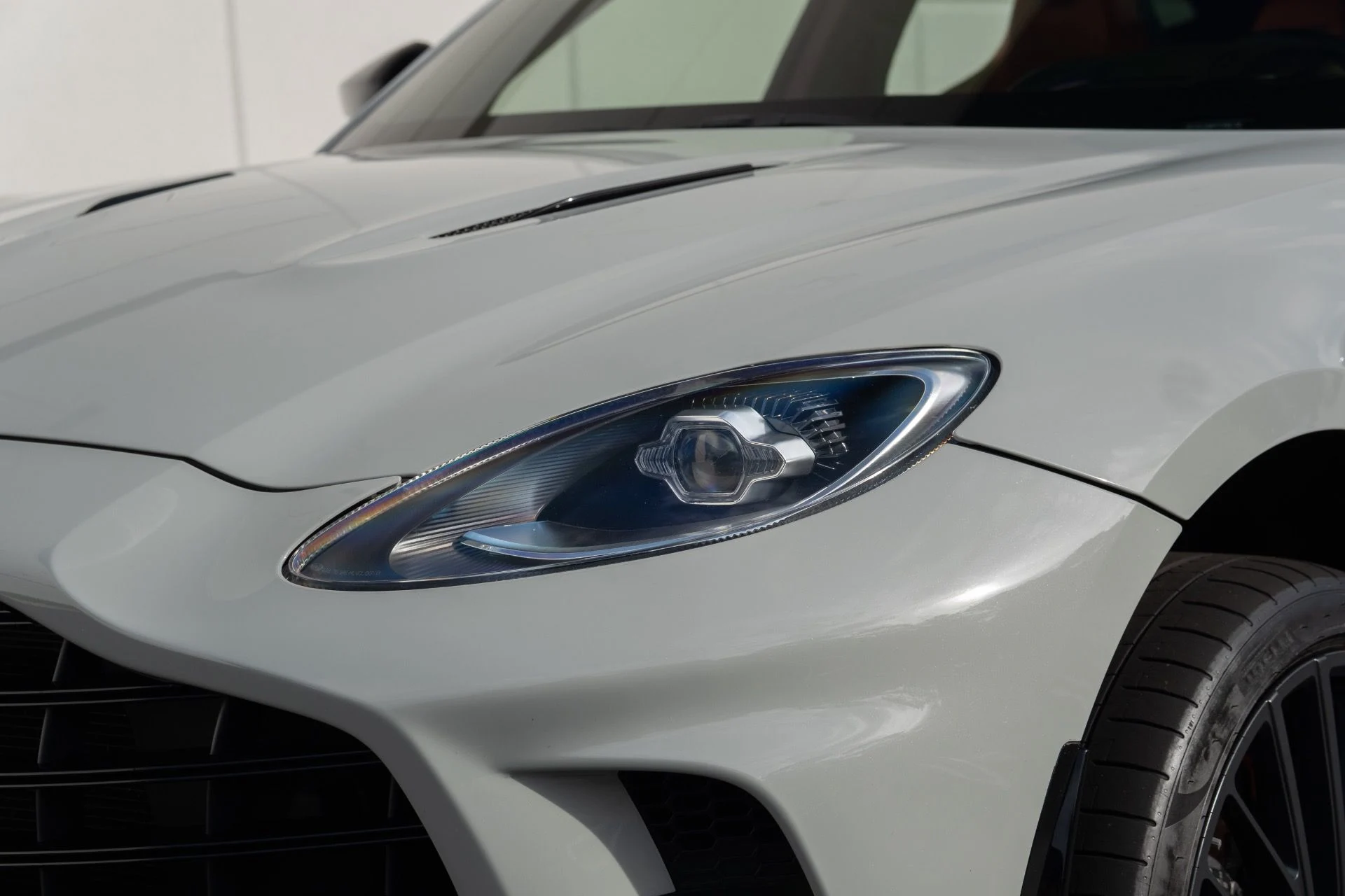 mph020_3262354599_Used_2023_Aston_Martin_DBX_707_1756441558_c693841cf2