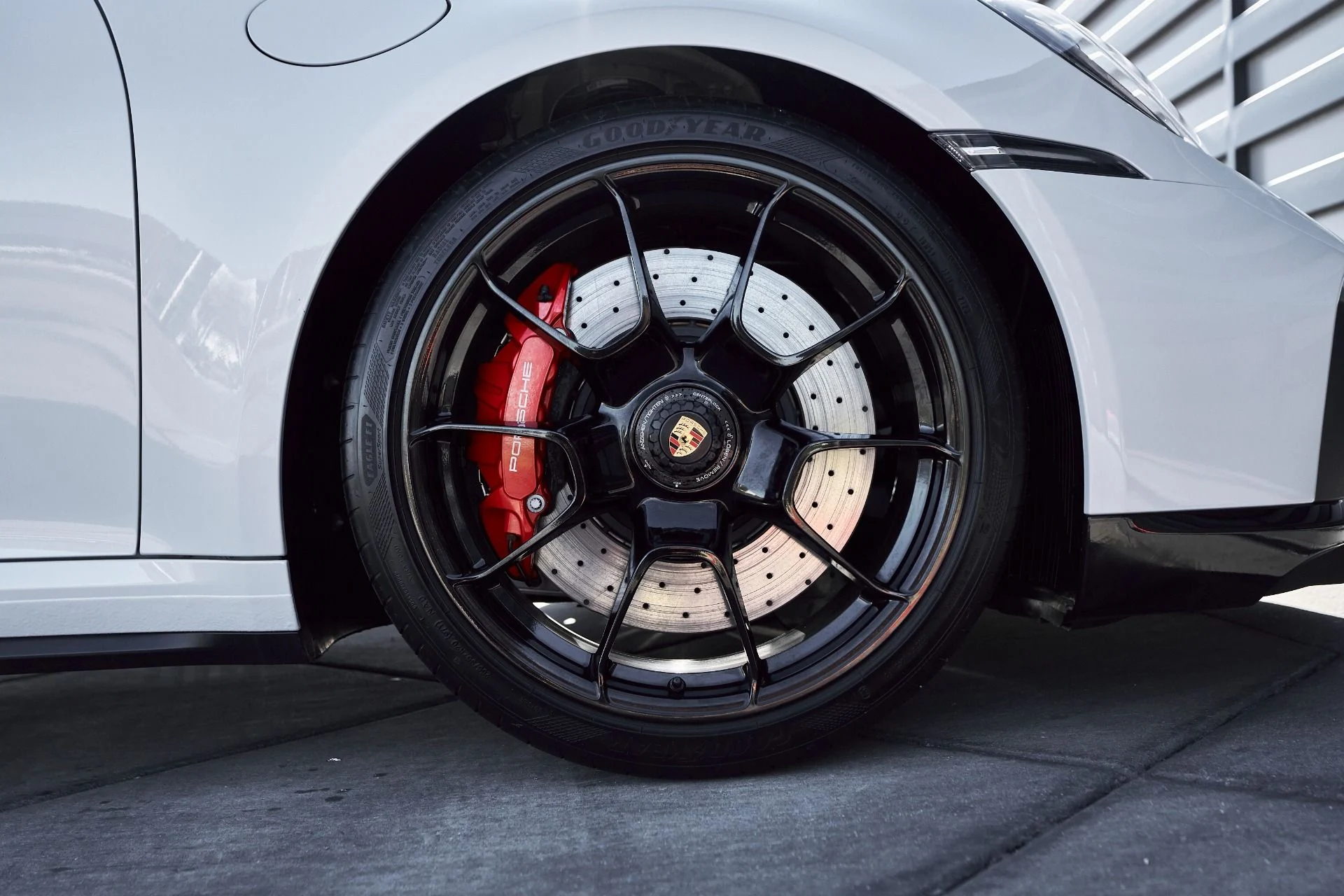 mph020_3263839160_Used_2024_Porsche_911_Turbo_1765332413_86fa7e3403