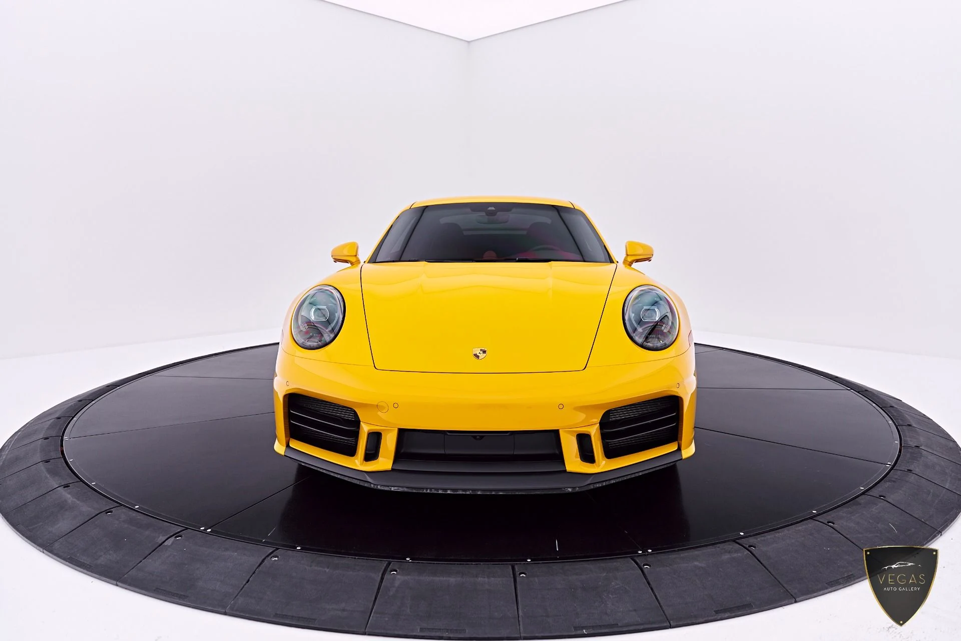 mph020_3267372029_Used_2025_Porsche_911_Carrera_1784942461_e3840b6716