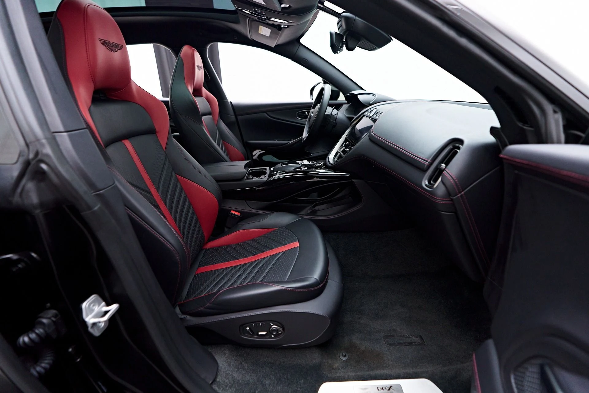 mph020_3269856873_Used_2023_Aston_Martin_DBX_707_1731378416_235d5e8380