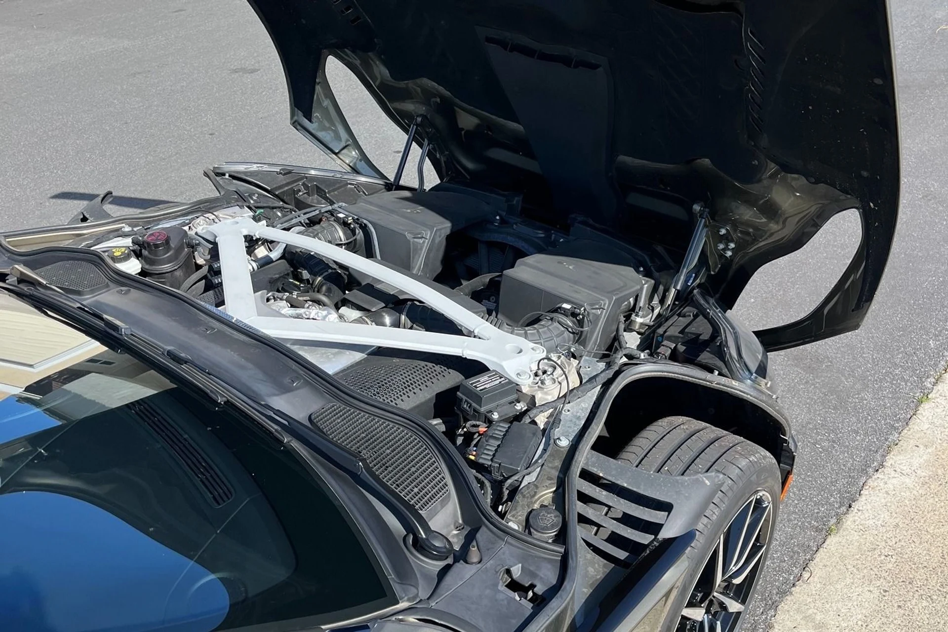 mph020_3272759237_Used_2018_Aston_Martin_DB_11_V8_1763145148_3fdd26c5c7