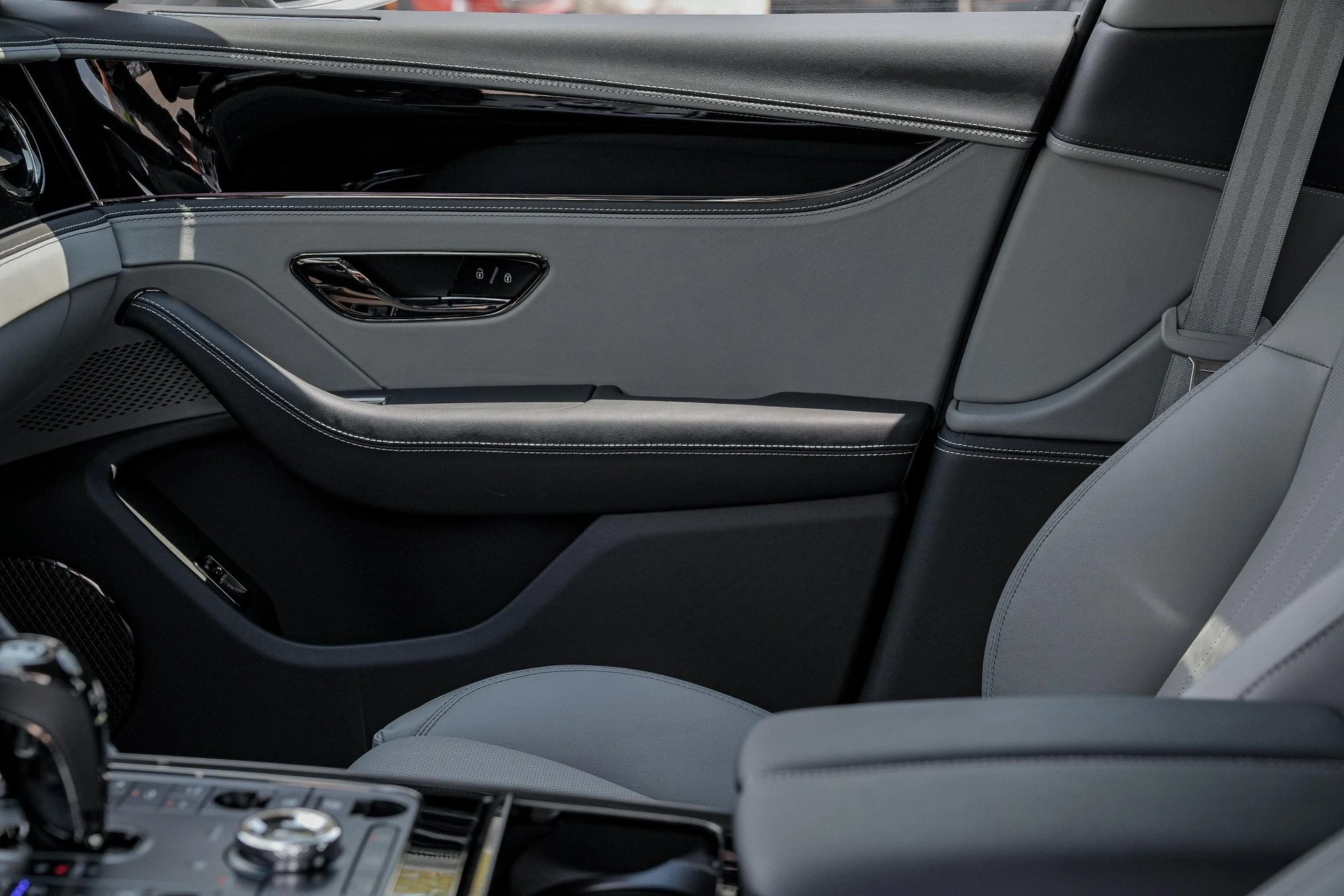 mph020_3280587709_Hi_Tech_Luxury_Imports_LLC_SCBBP_6_ZGXSC_023023_image_20_b6e32e717d