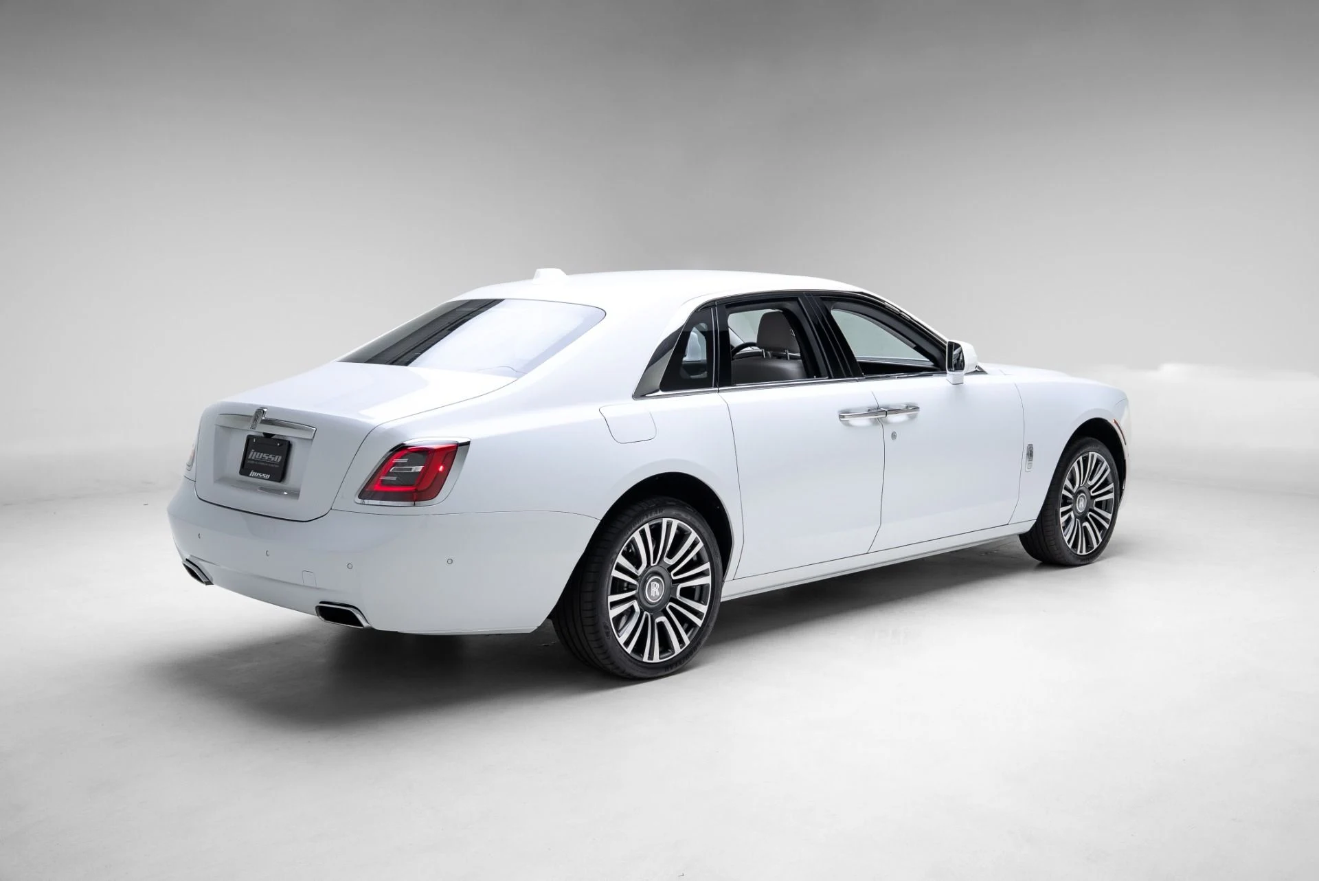 mph020_3288235331_Used_2022_Rolls_Royce_Ghost_1775153205_afc70ff009
