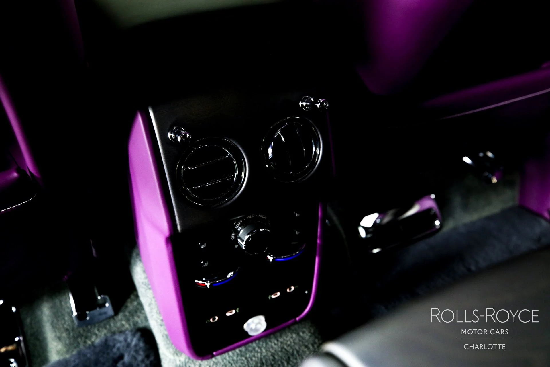 mph020_3296704385_Used_2025_Rolls_Royce_Cullinan_1748382671_23da61a952