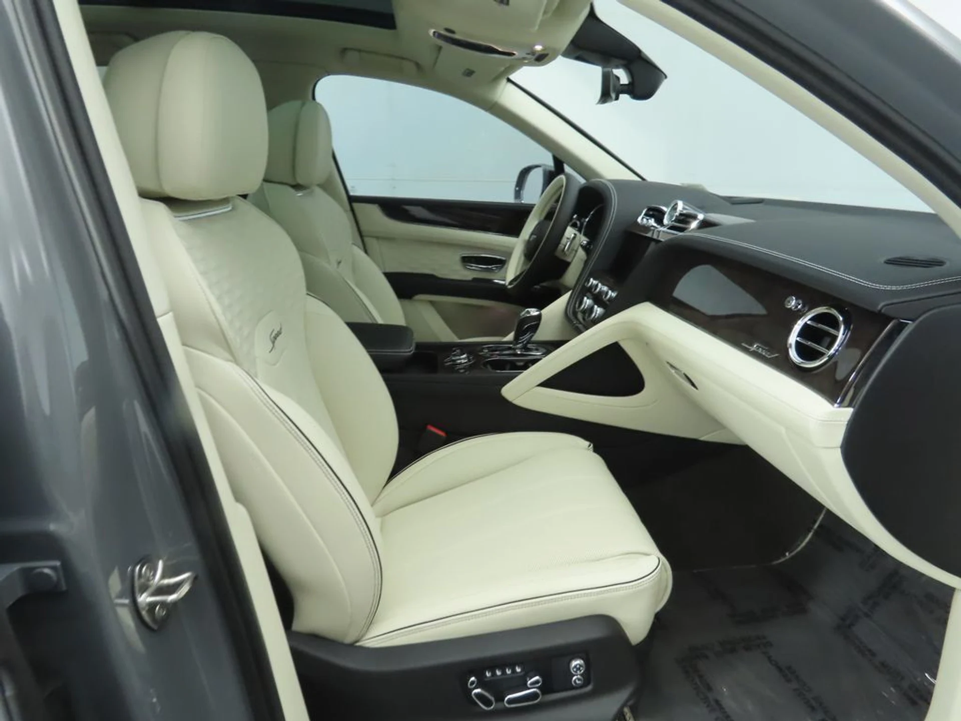 mph020_3298342807_new_2026_bentley_bentayga_8119_22950936_21_1024_aeb6a83d5e