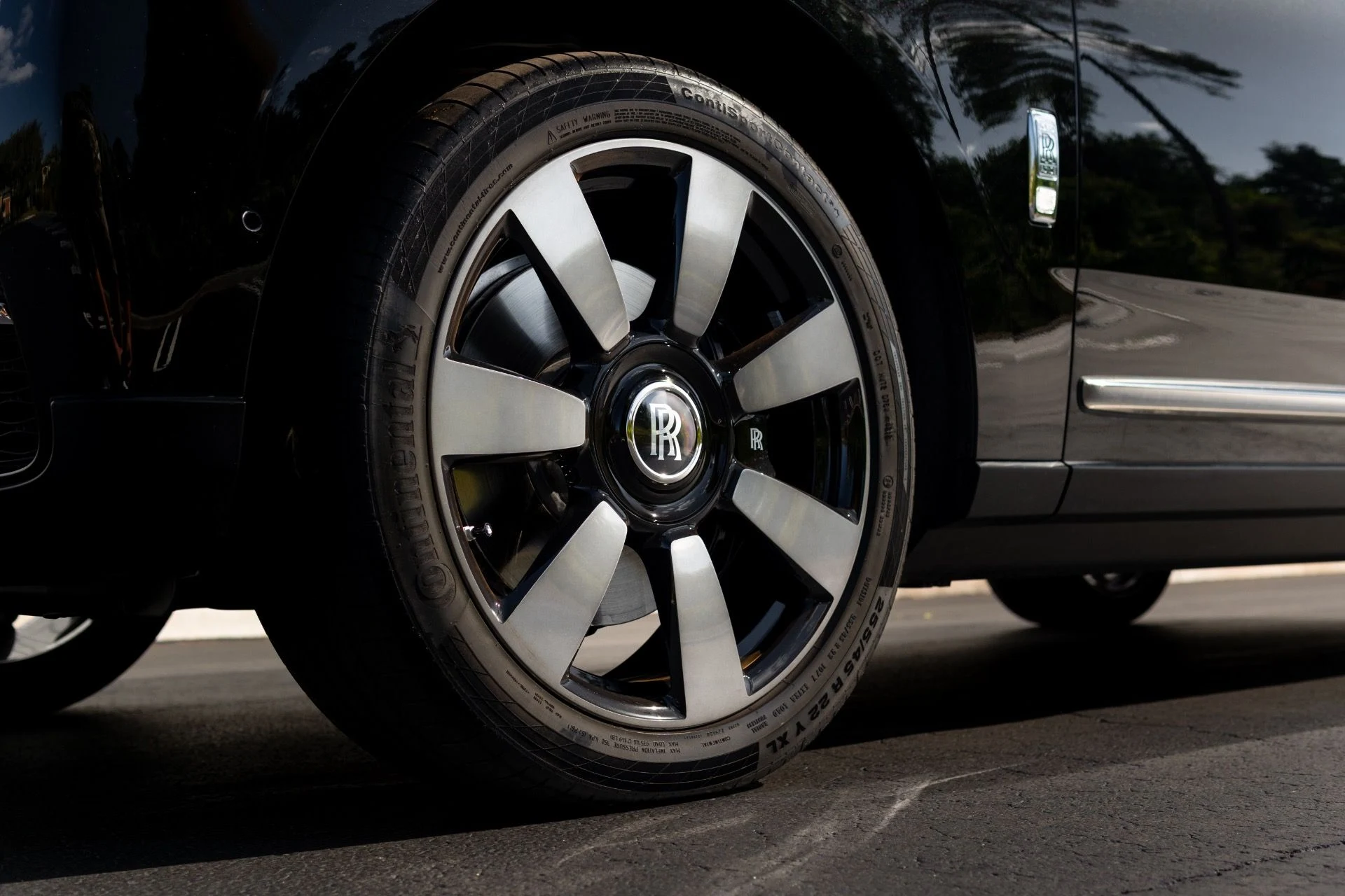 mph020_3303646788_Used_2019_Rolls_Royce_Cullinan_1769627245_6c1f8d89e7