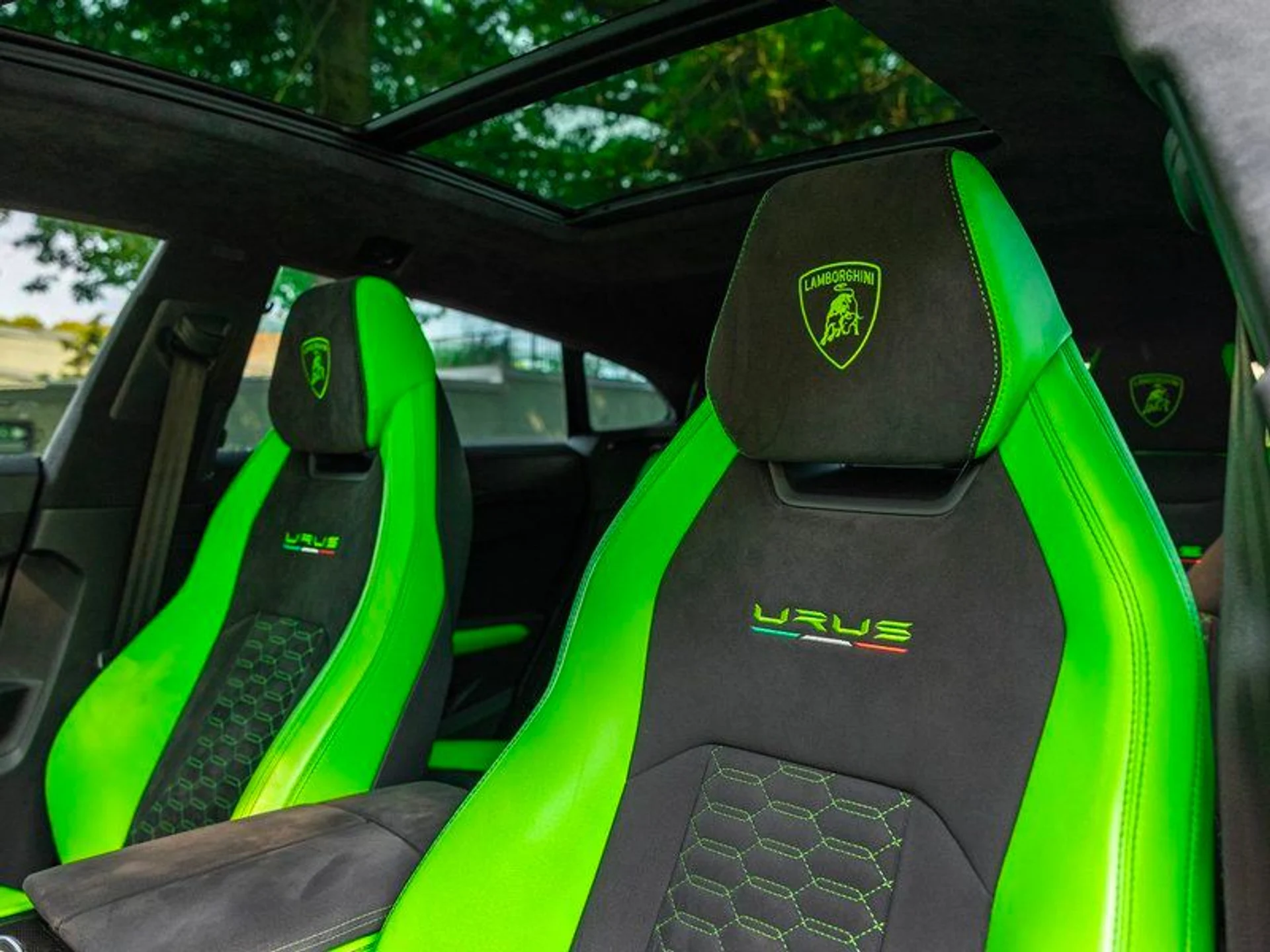 mph020_3303749511_36818667_04443_2021_lamborghini_urus_021_fd78b0476c