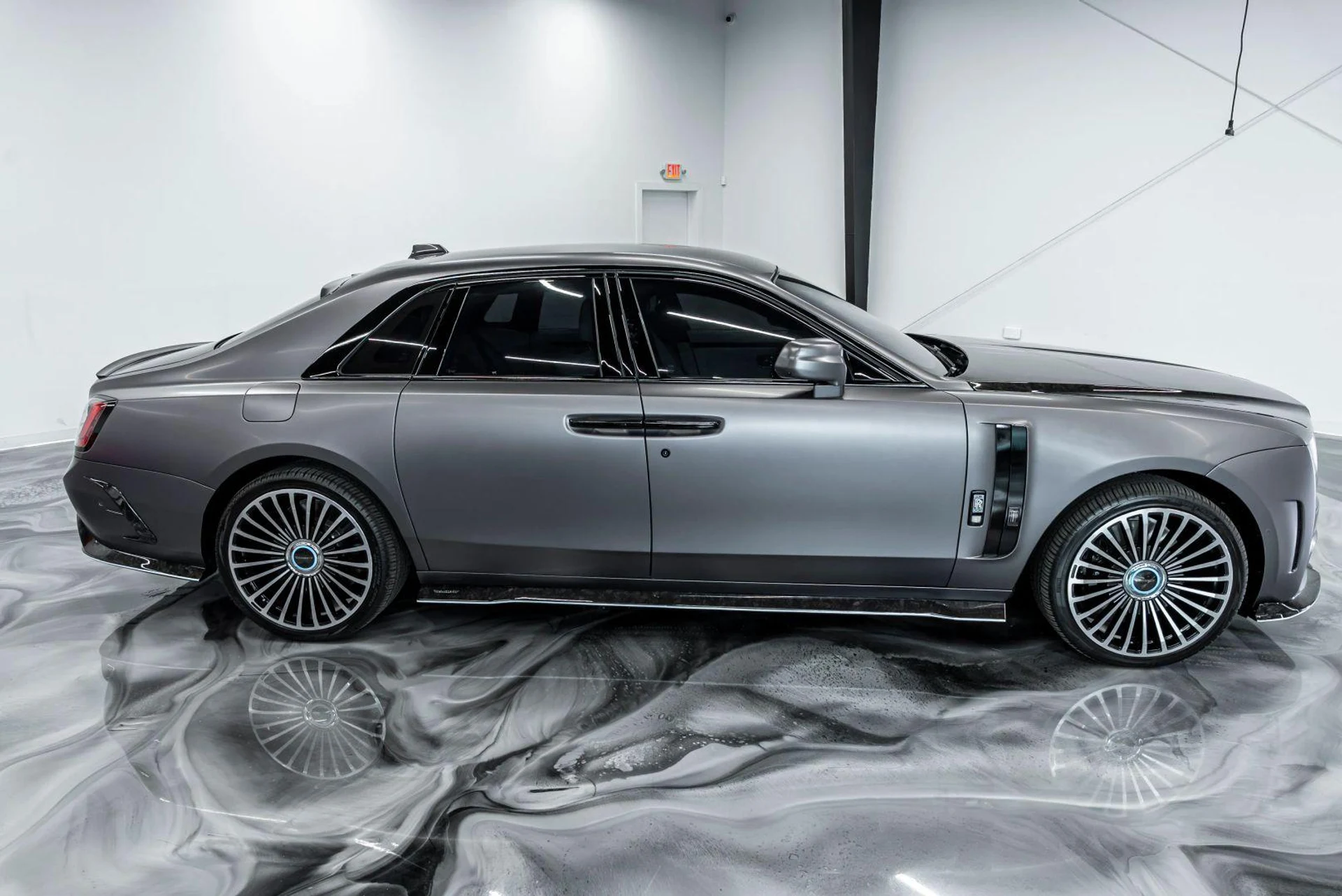 mph020_3310371362_Used_2022_Rolls_Royce_Ghost_Sedan_4_D_1783500942_8f2e285a95