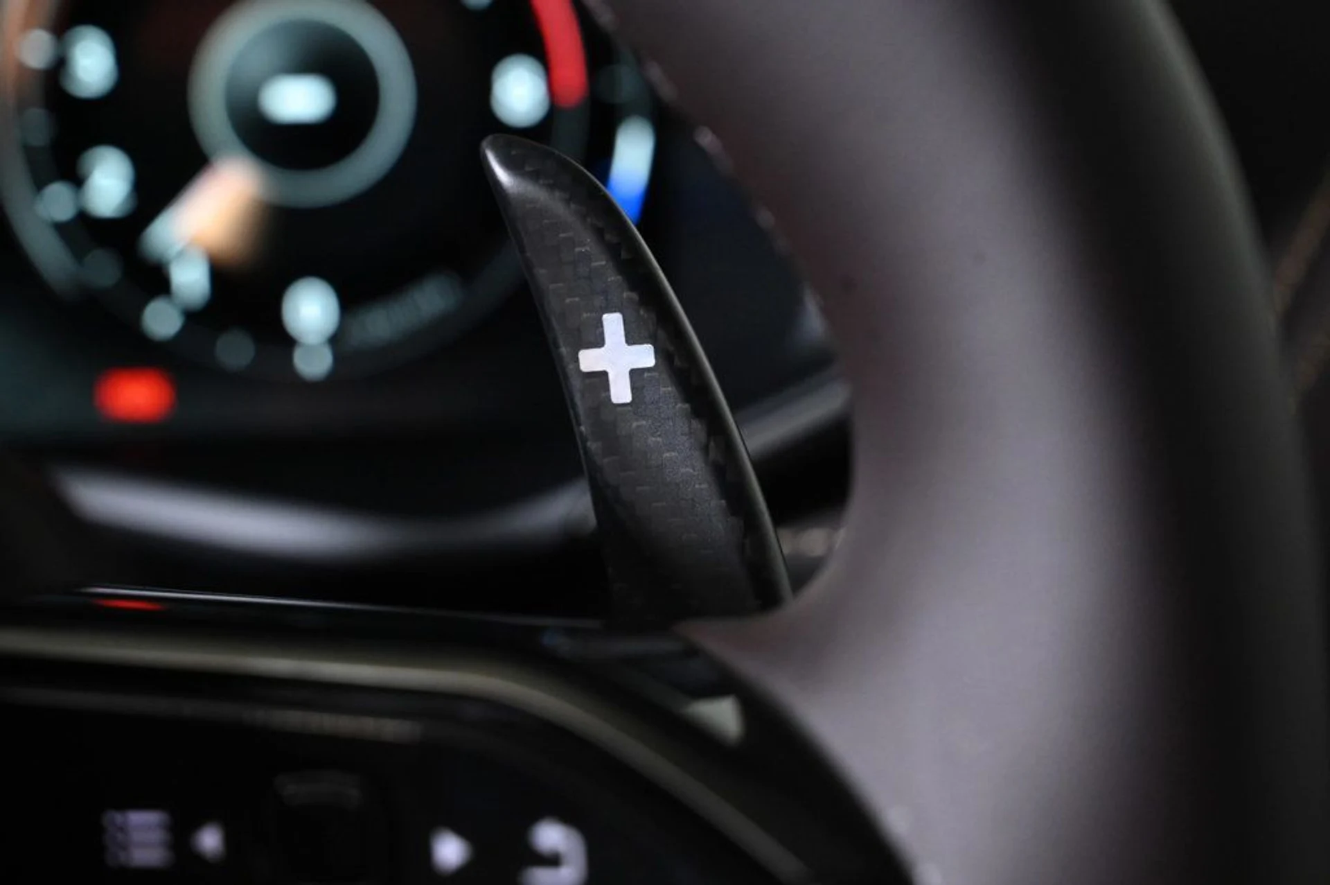 mph020_3317226933_new_2026_aston_martin_dbx_707awd_11350_22968776_20_1024_707c205540