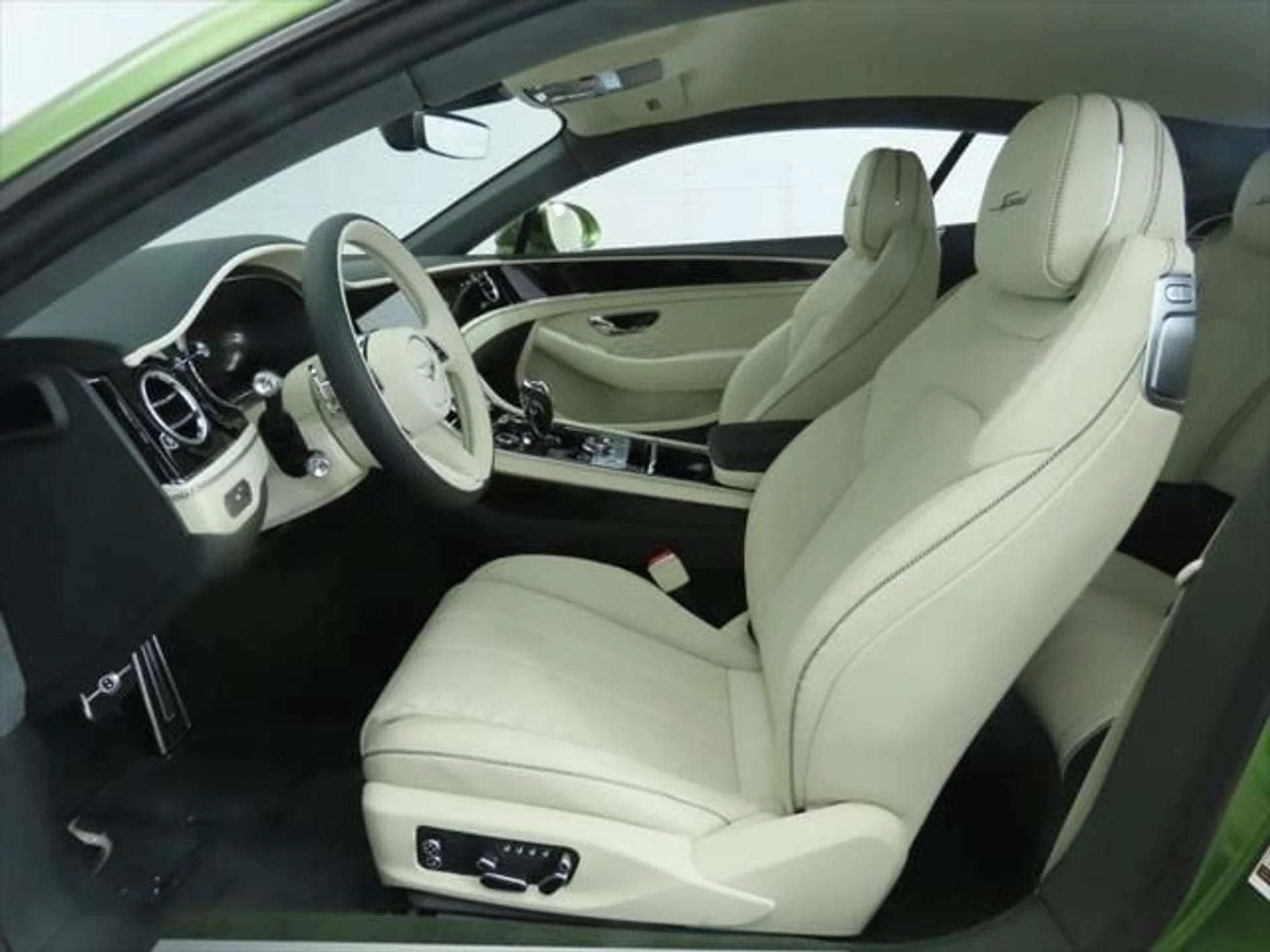 mph020_3319311856_used_2025_bentley_continental_gtspeedcoupe_8119_23003283_21_640_778ba39a7d