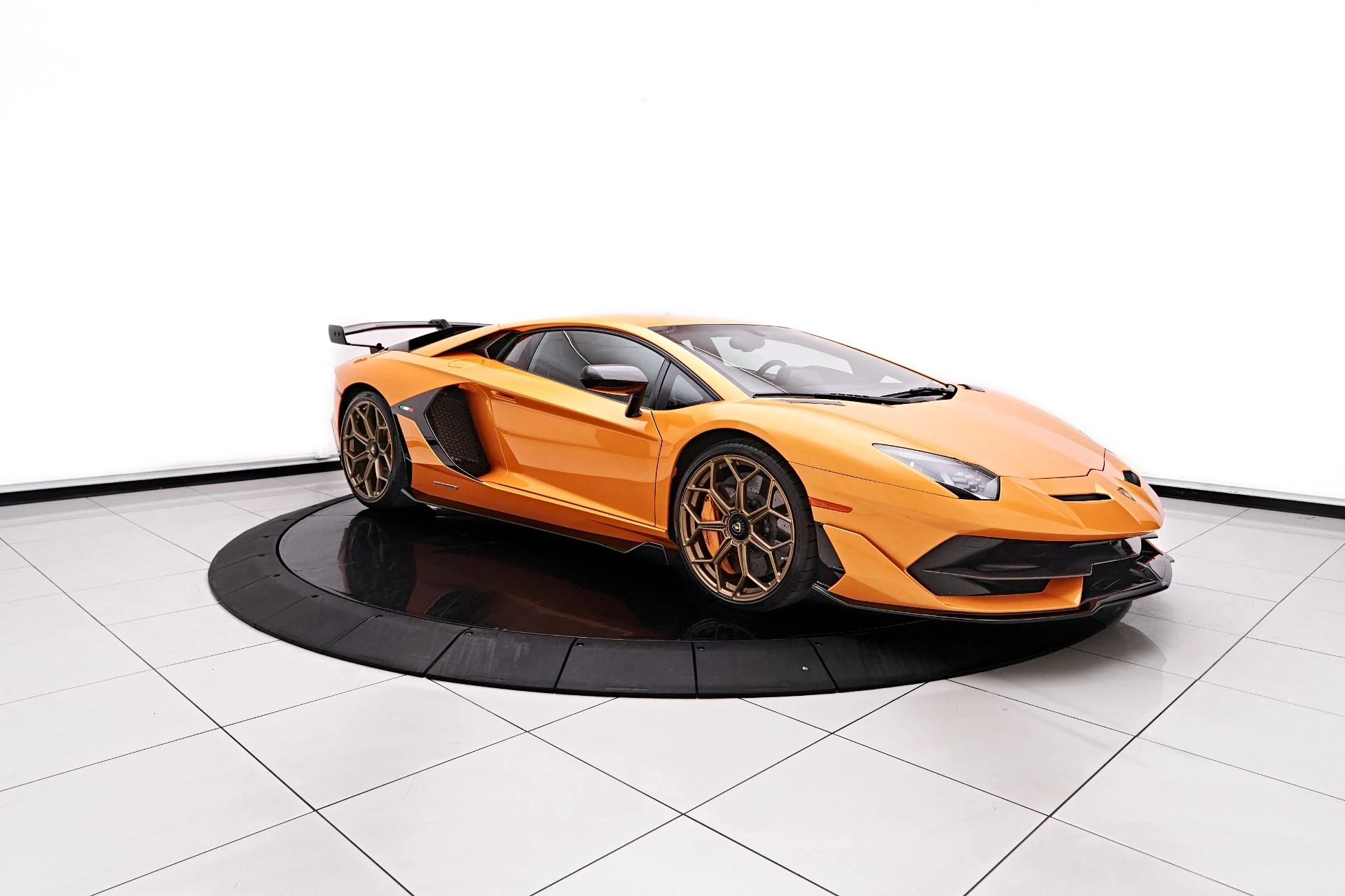 mph020_3322182784_Used_2021_Lamborghini_Aventador_SVJ_Base_1755224573_e126ec5b3f