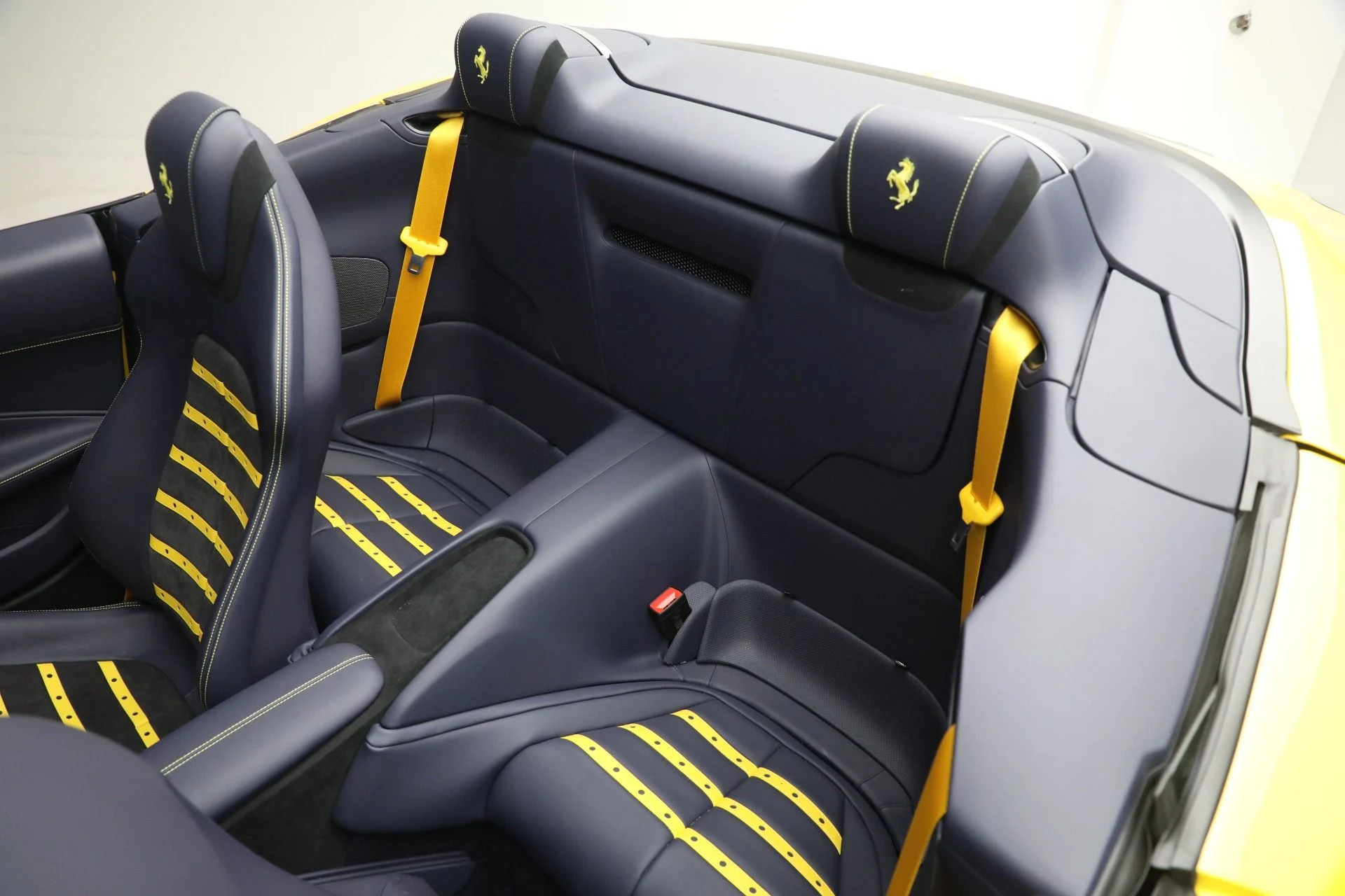 mph020_3326831192_Used_2025_Ferrari_Roma_Spider_1758310814_519a381706