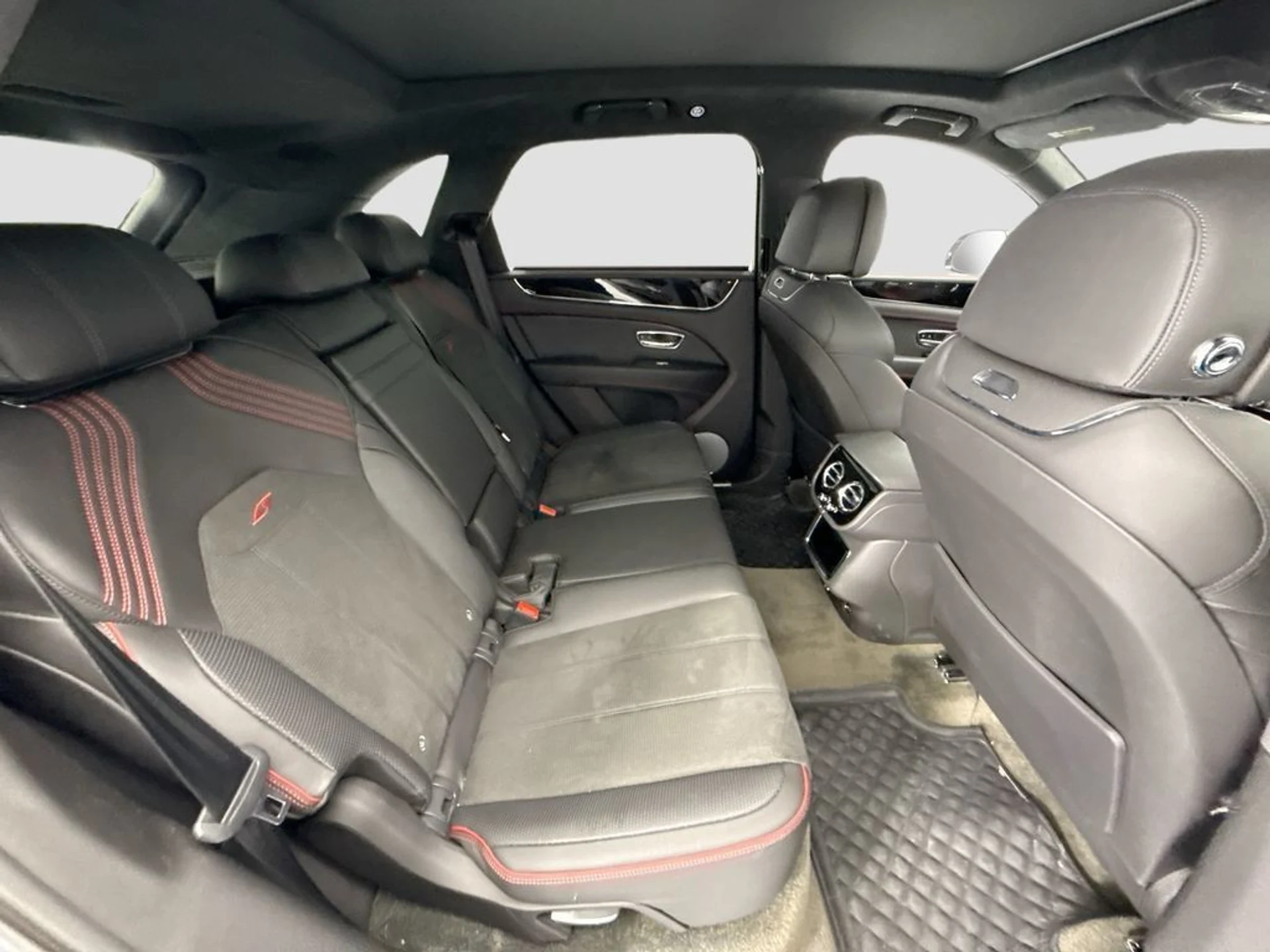 mph020_3331716639_used_2023_bentley_bentayga_sawd_8119_23037215_21_1024_eeb32ff69d