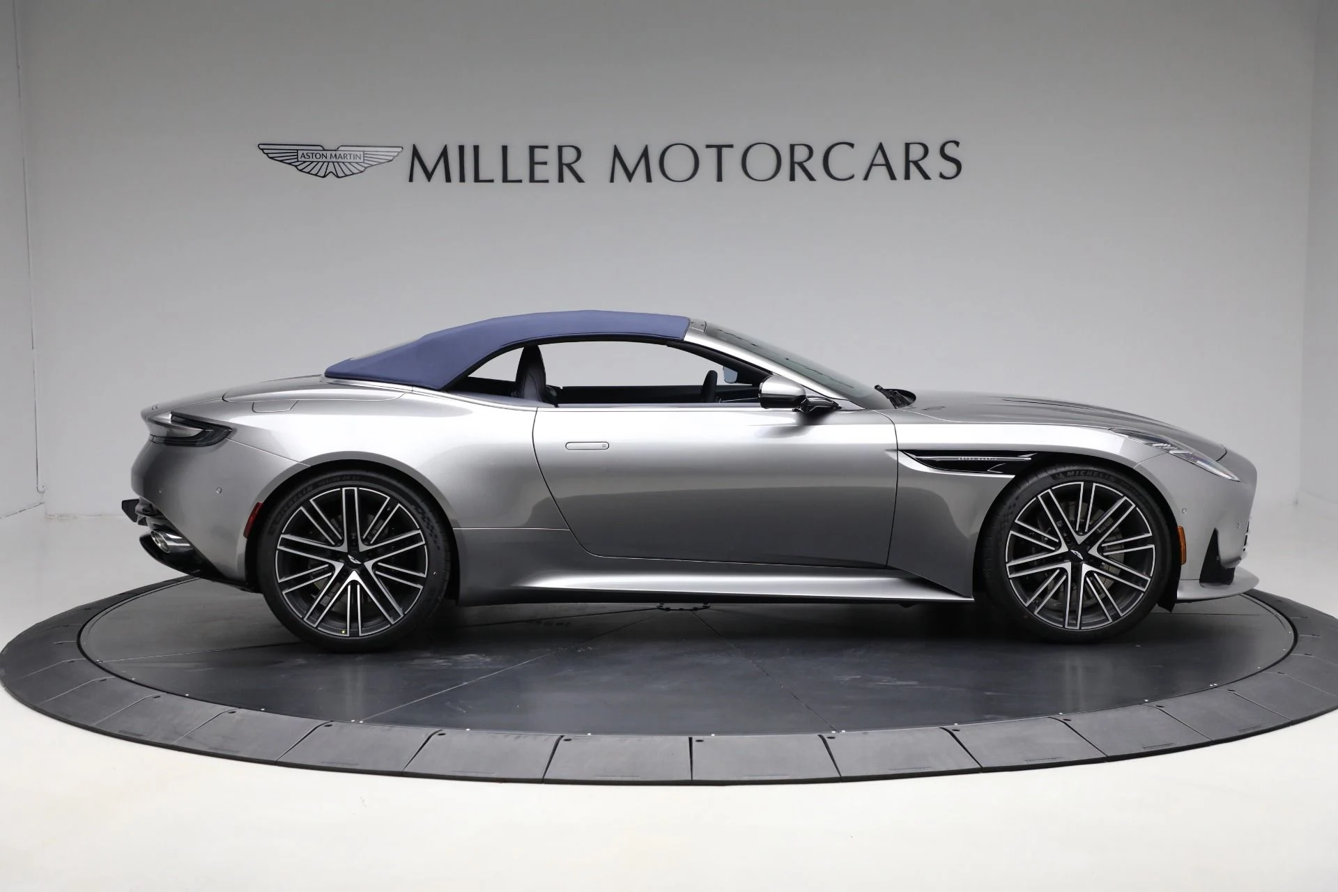 mph020_3347774431_New_2025_Aston_Martin_DB_12_Volante_99e3a93129