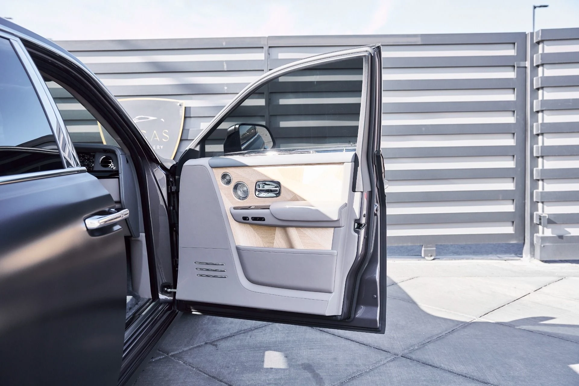 mph020_3351851544_Used_2025_Rolls_Royce_Phantom_Base_1769480887_647eb263df