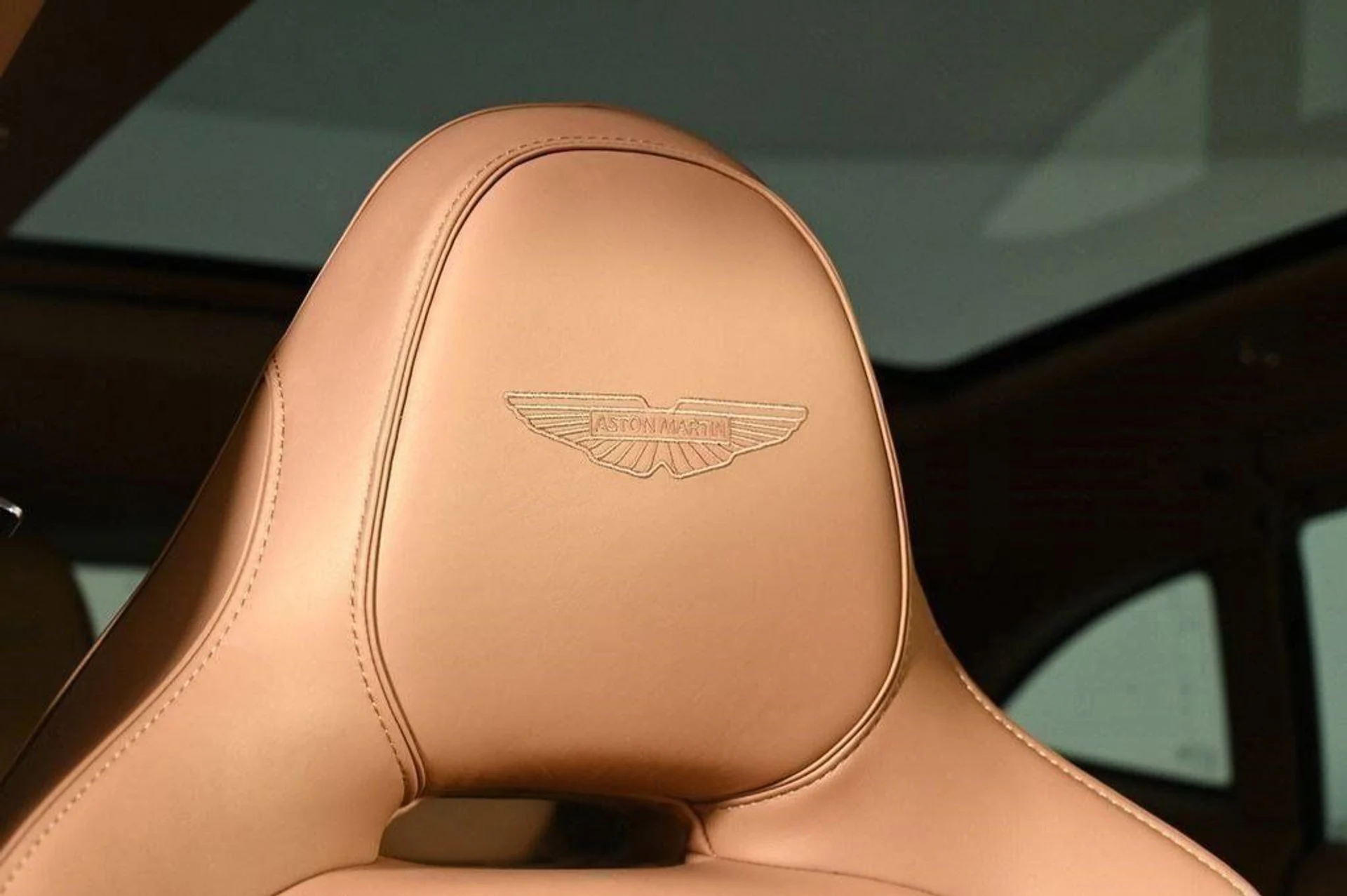 mph020_3356066408_new_2025_aston_martin_dbx_707awd_11350_22854869_20_1024_c05614f0c4