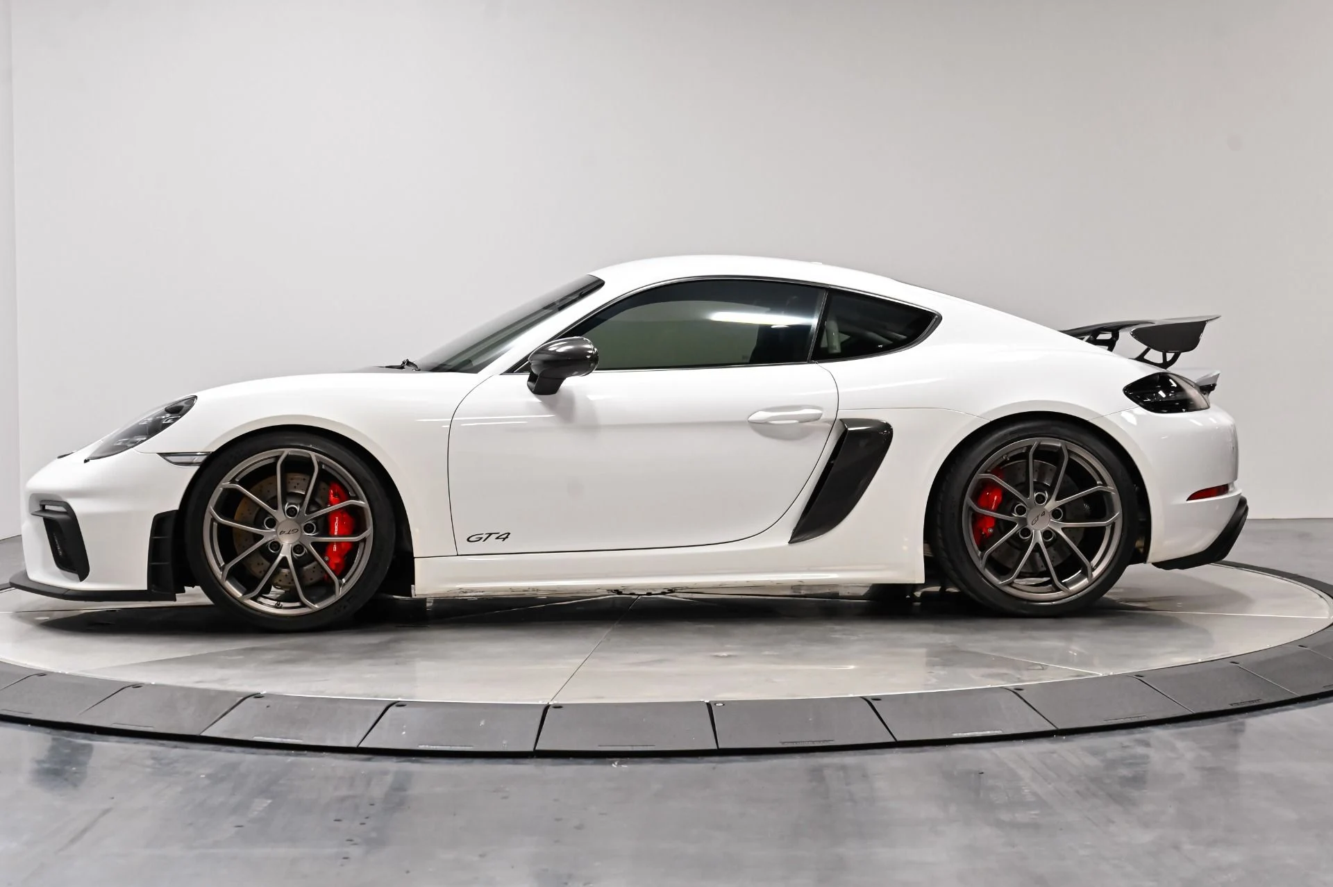 mph020_3363658231_Used_2022_Porsche_718_Cayman_GT_4_1793042587_e9df8863ea