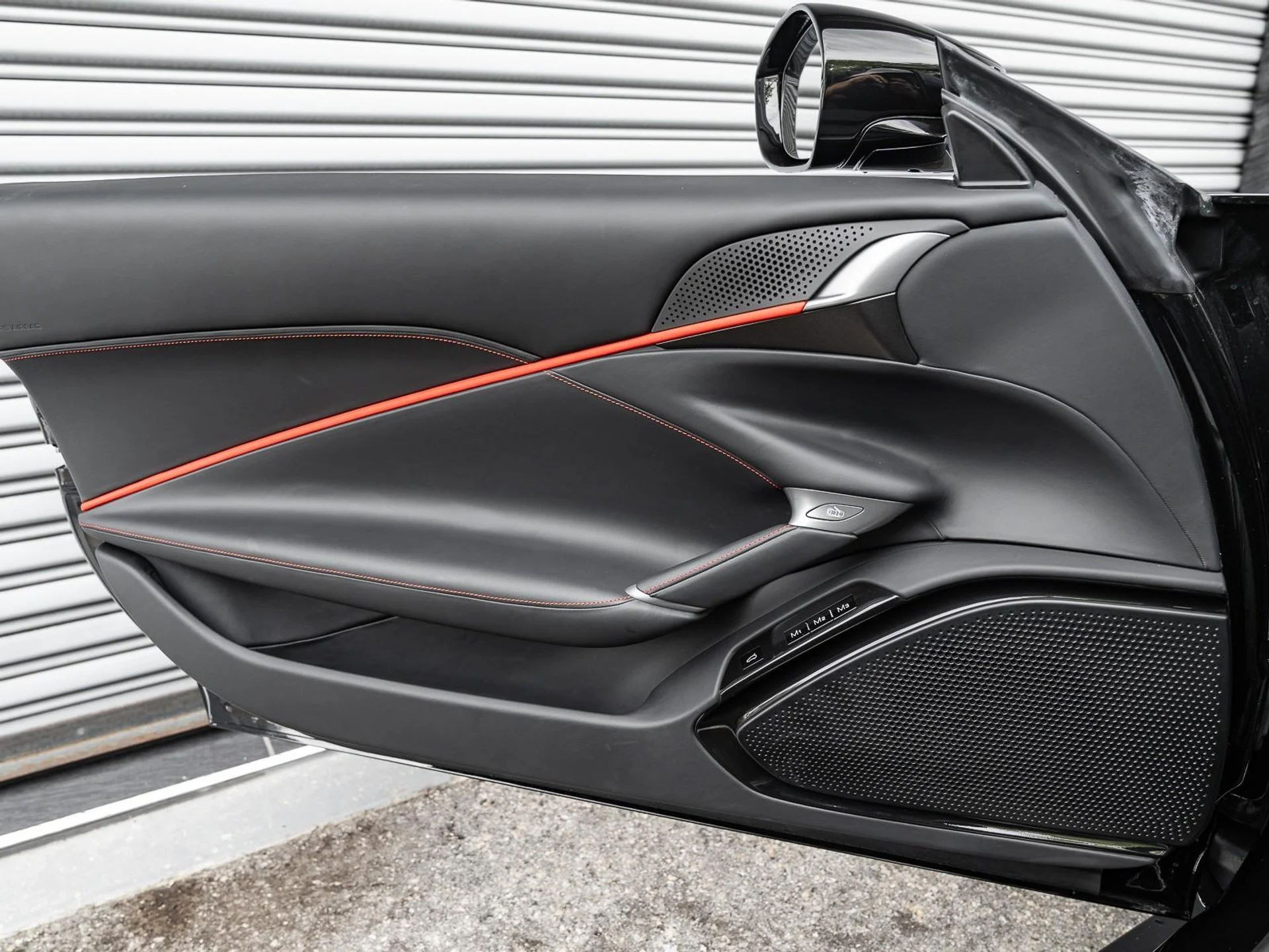 mph020_3366525632_Used_2025_Ferrari_Roma_Spider_1759774215_8f0ef00de4