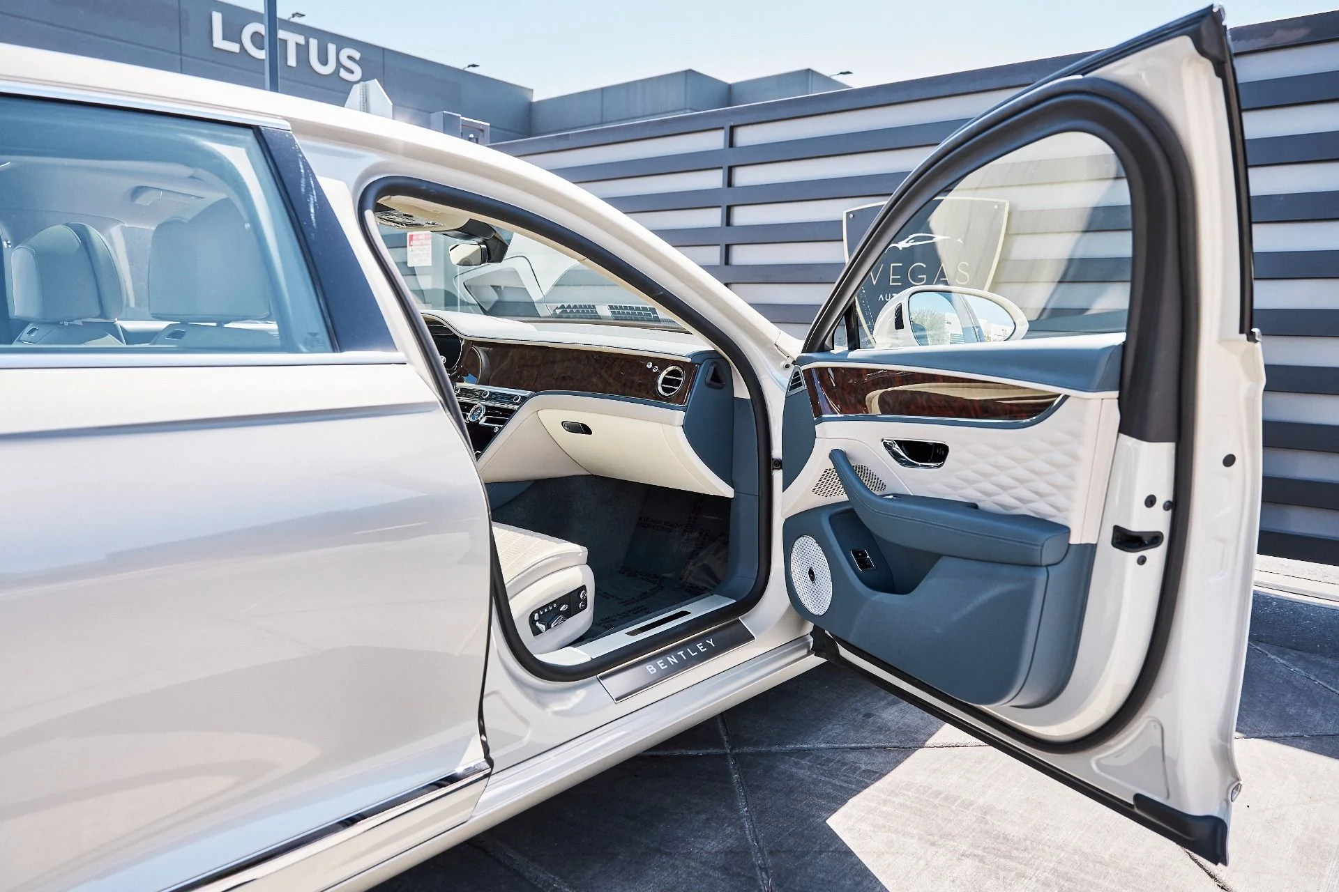 mph020_3366889823_Used_2022_Bentley_Flying_Spur_W12_1781229007_1900640194