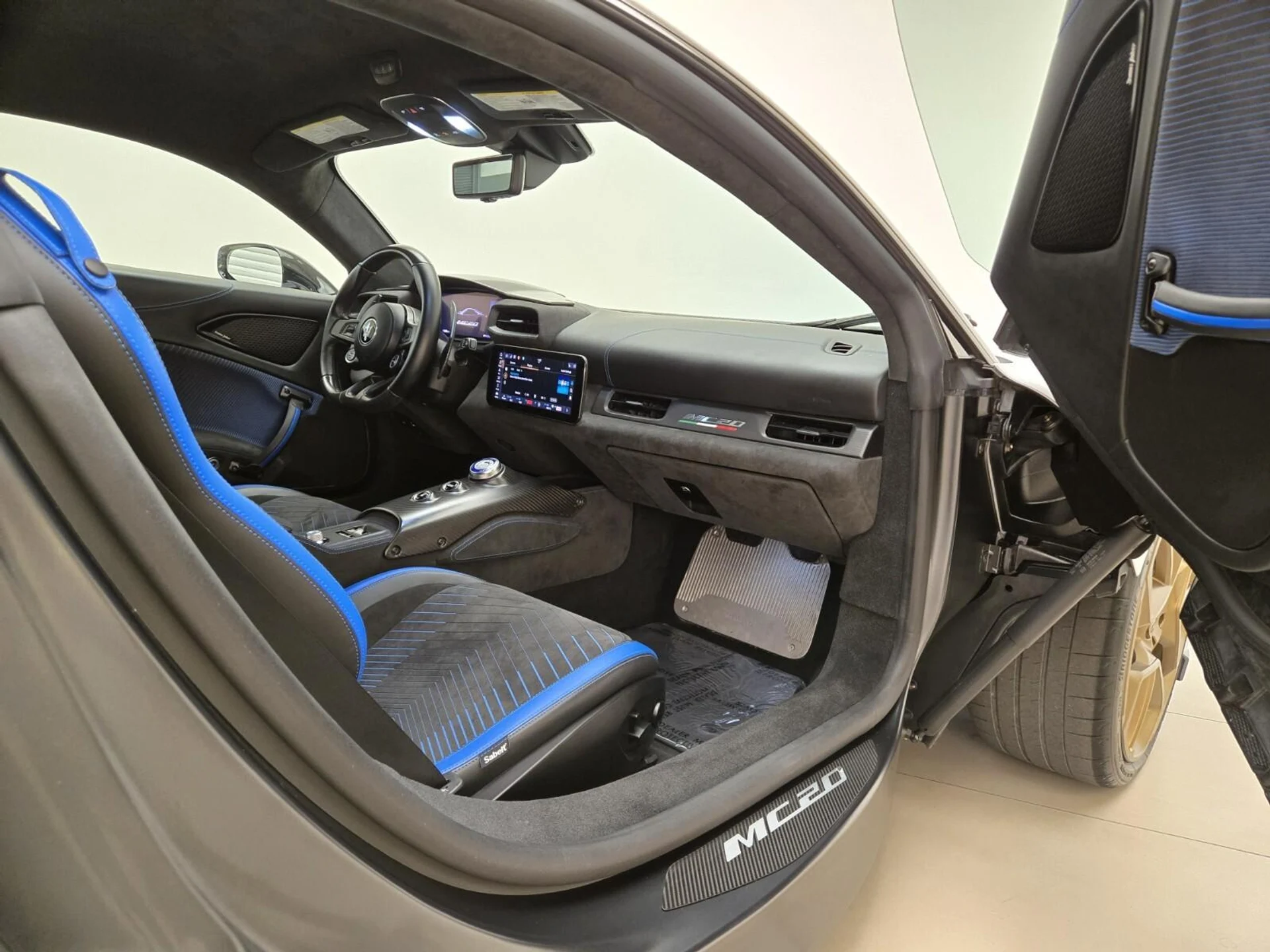 mph020_3368461017_Used_2022_Maserati_MC_20_1777527736_3485ee77a7